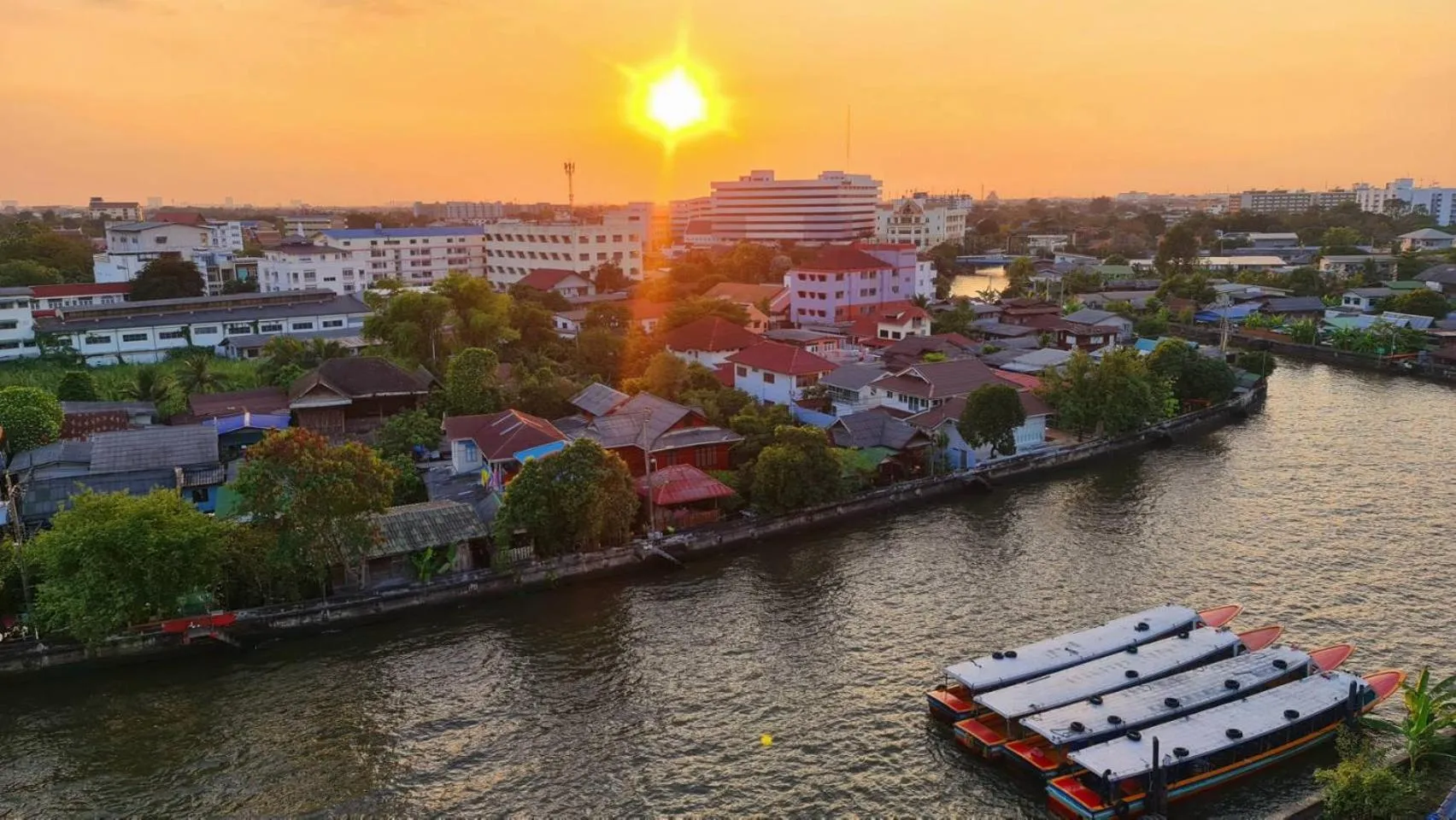 River view in NORN Rimklong Bangkok Hotel