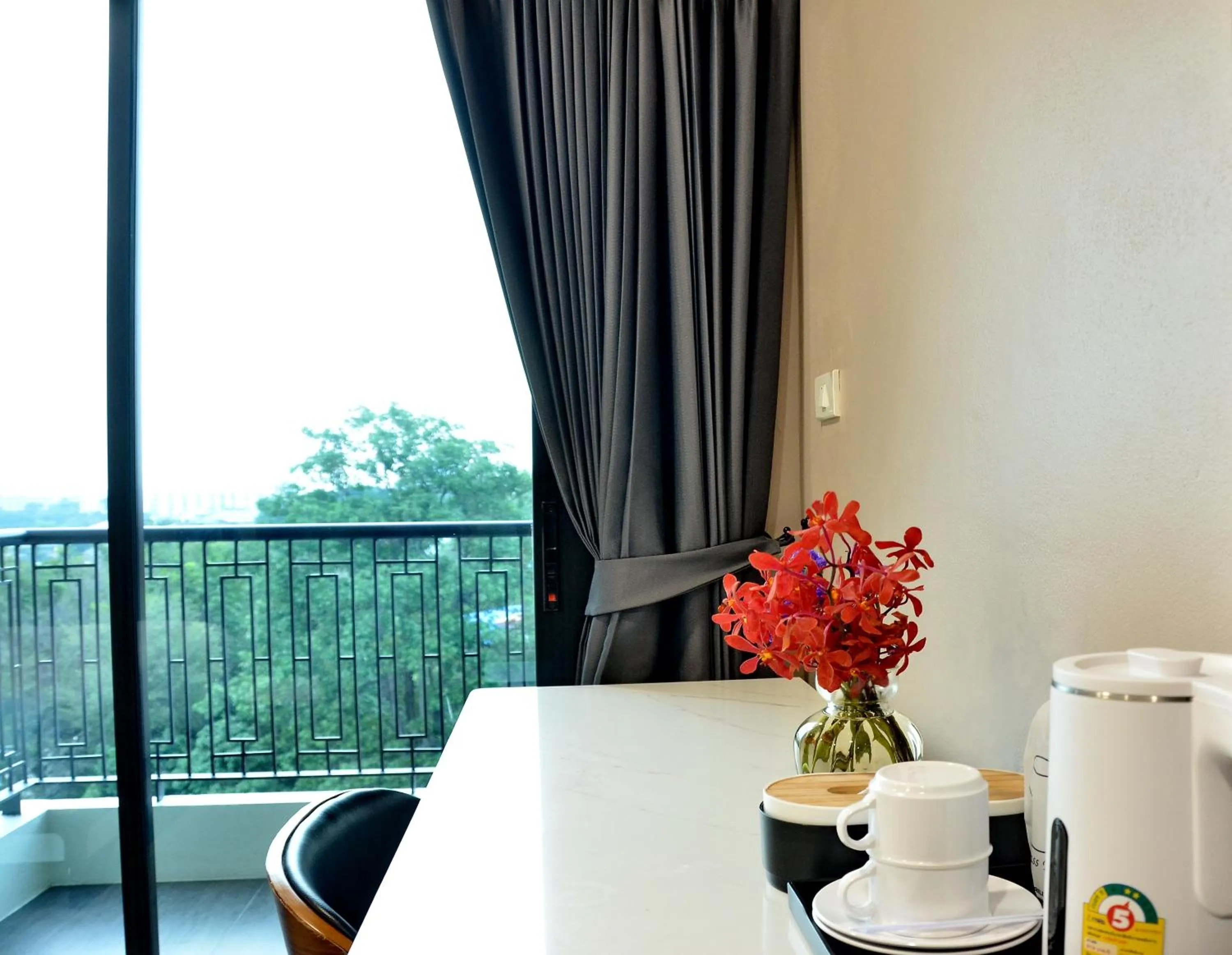 Coffee/tea facilities in NORN Rimklong Bangkok Hotel