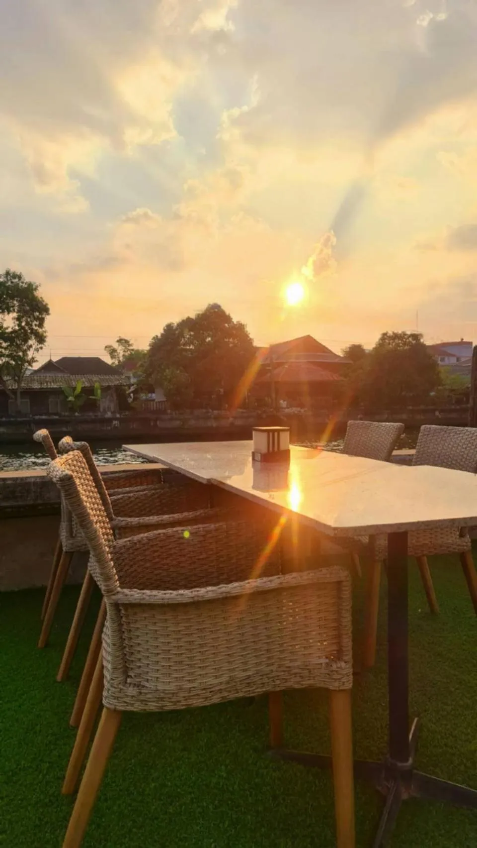 Restaurant/places to eat in NORN Rimklong Bangkok Hotel