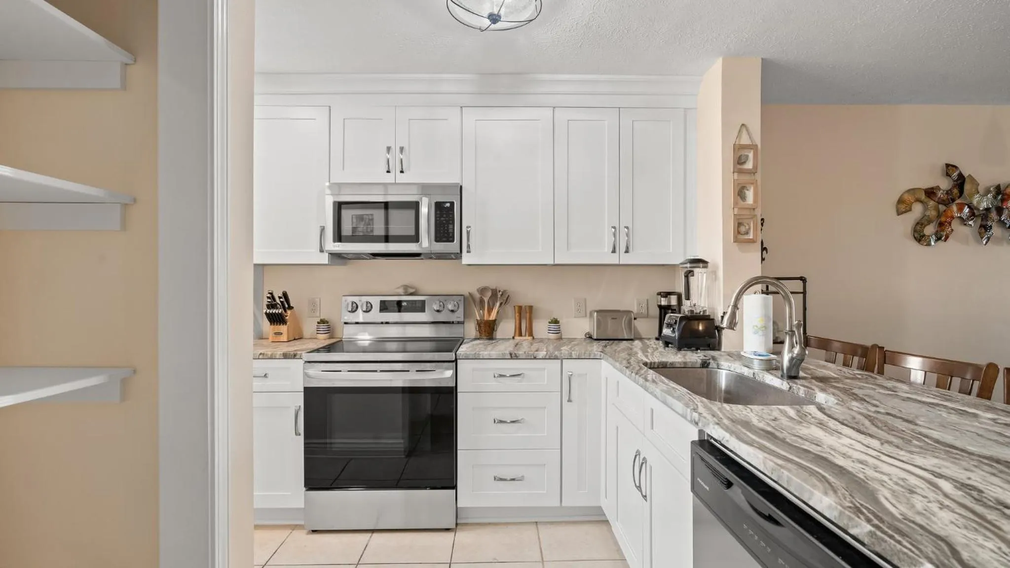 Gulf View Beach Bungalow, Hot Tub, Dog-Friendly, Near Scooners, Near Beach