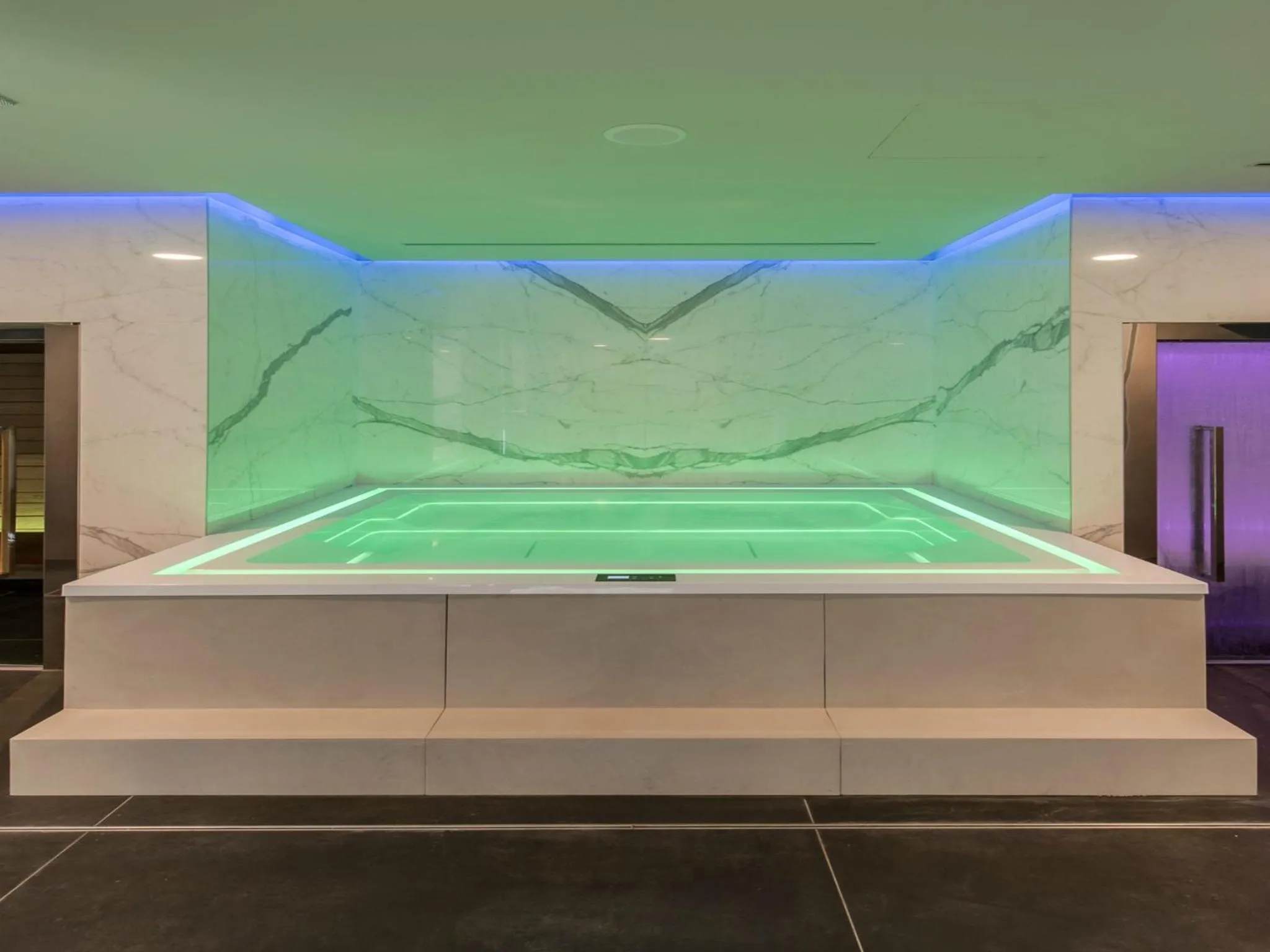 Hot Tub in Mitico Hotel & Natural Spa