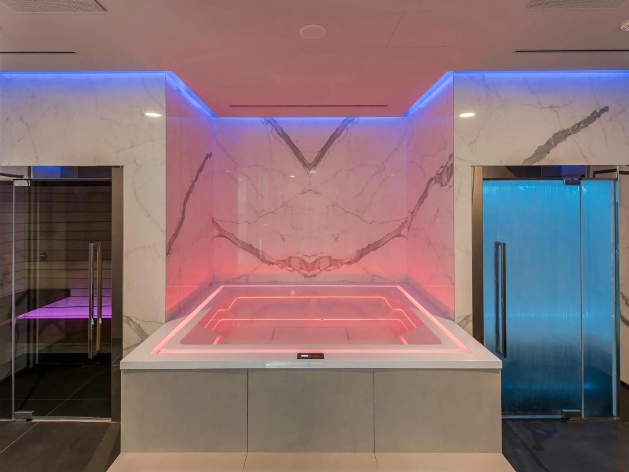 Hot Tub in Mitico Hotel & Natural Spa