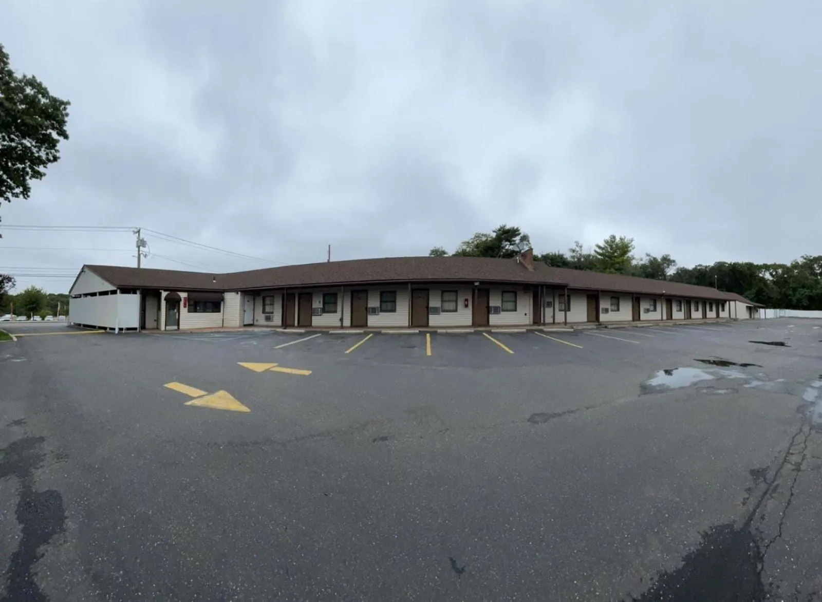 Property building in 112 Motel