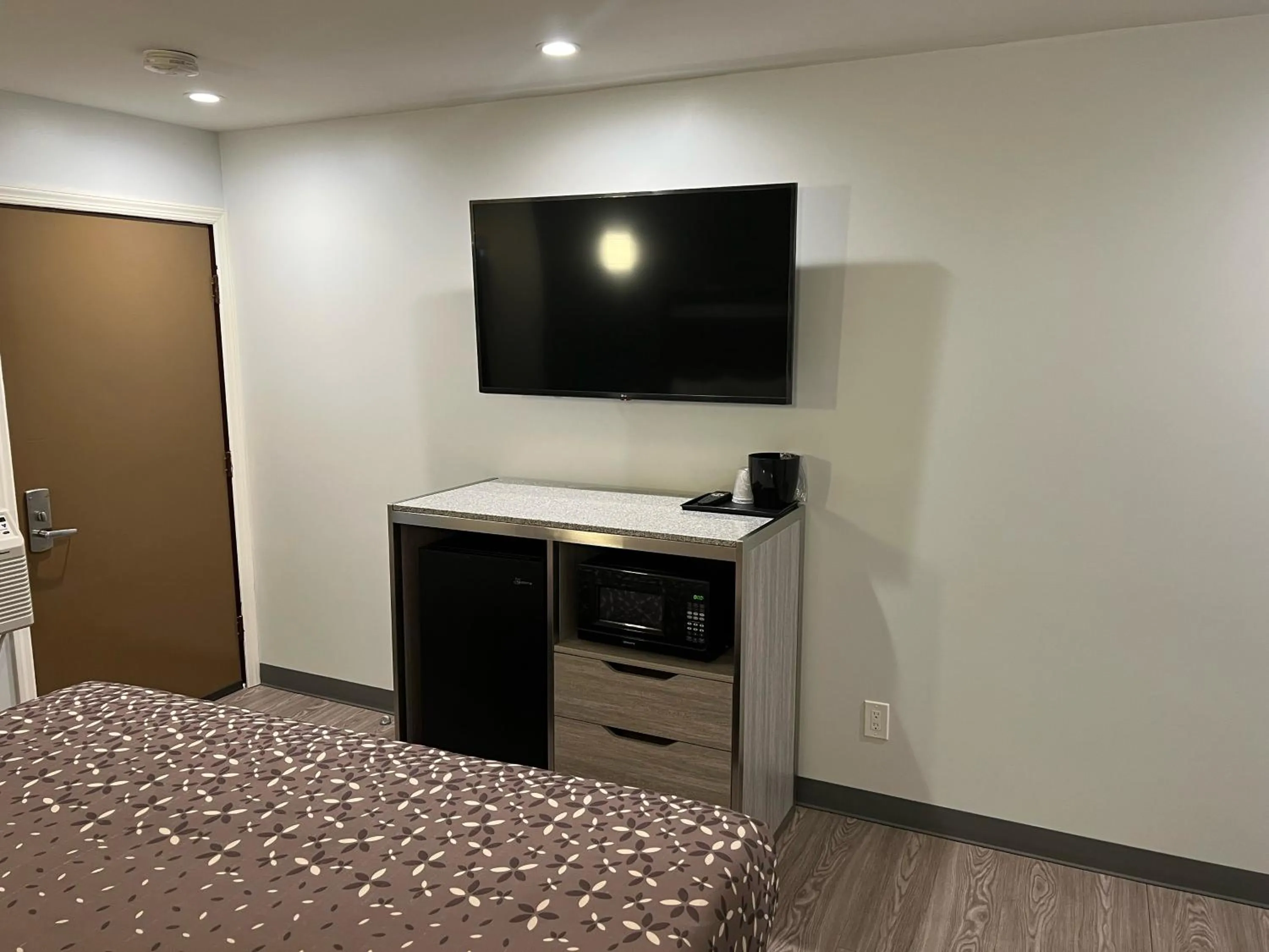 TV and multimedia in 112 Motel
