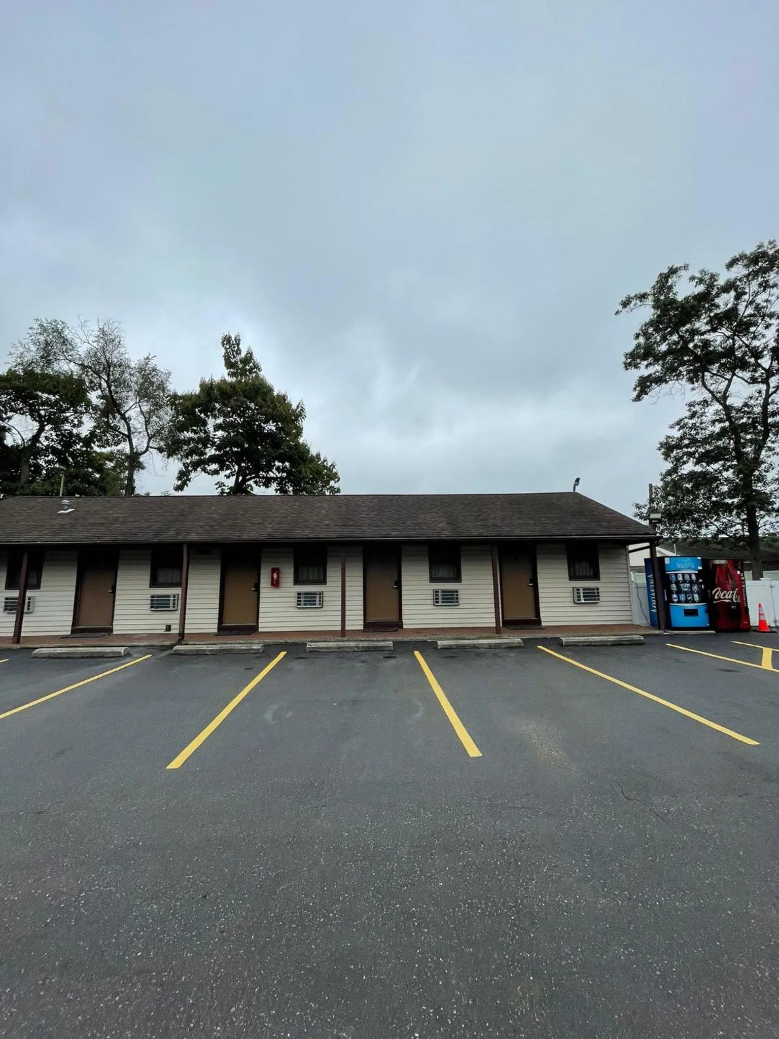 Parking in 112 Motel