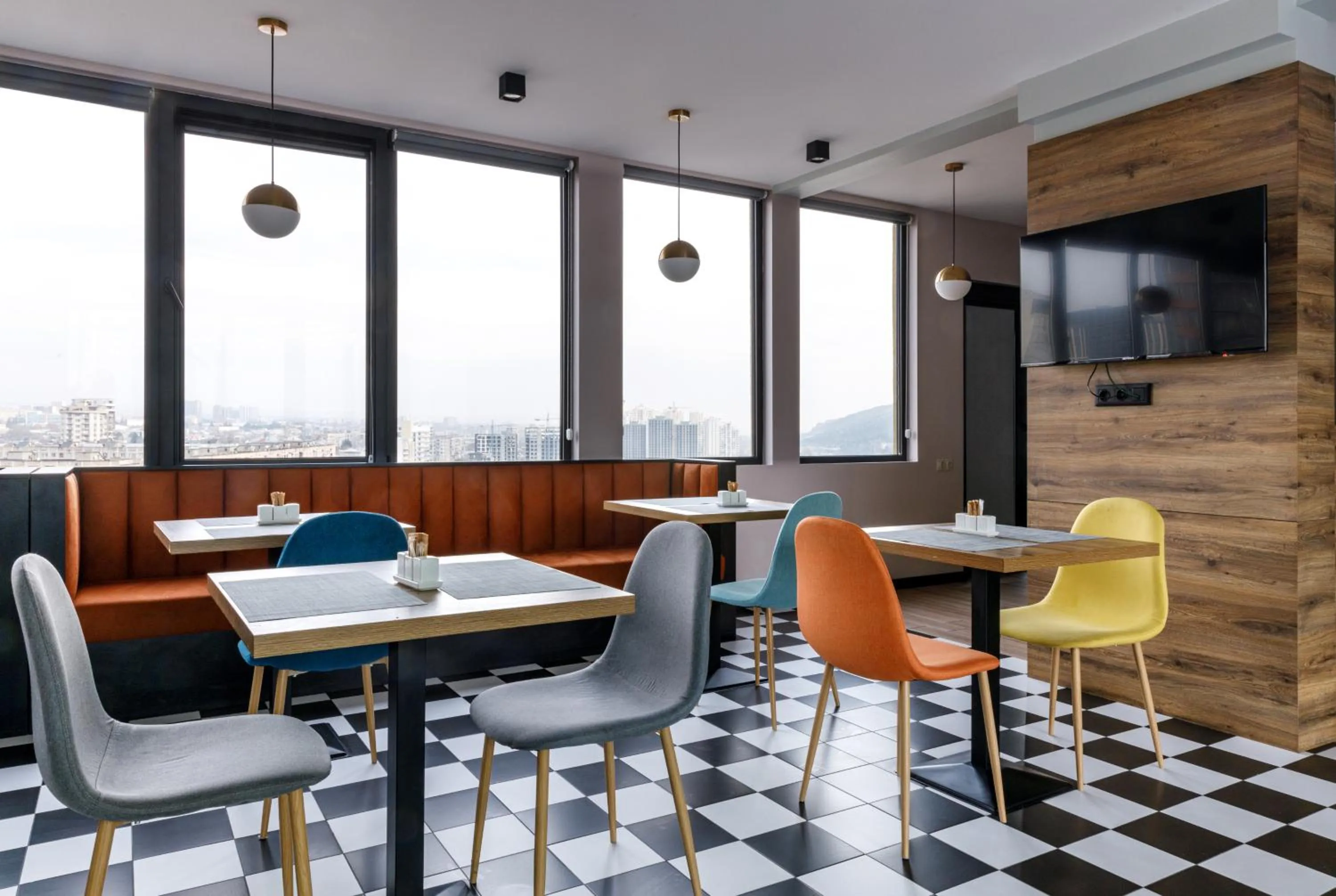 Restaurant/places to eat in Address Inn