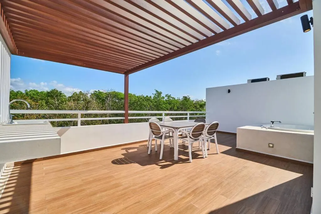 Balcony/Terrace in Macbeth - Rooftop with Jacuzzi & Beach Club Access