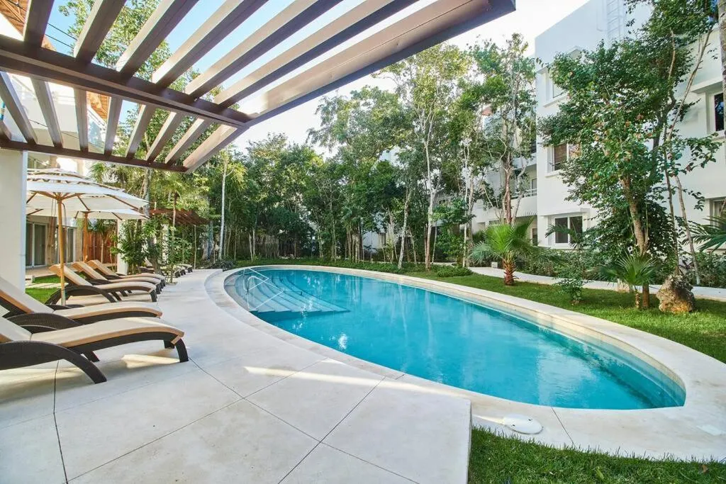 Garden in Macbeth - Rooftop with Jacuzzi & Beach Club Access