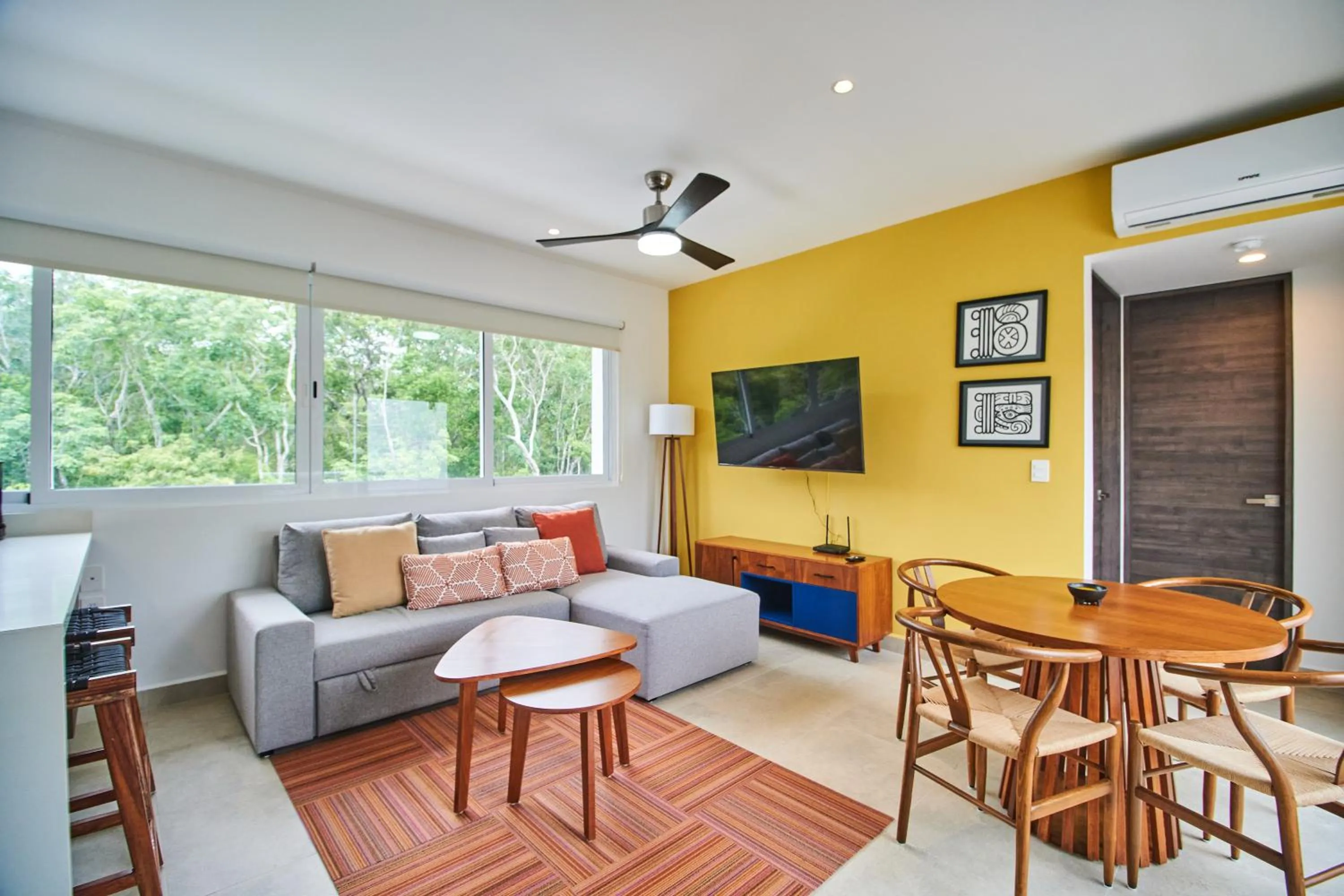 TV and multimedia in Macbeth - Rooftop with Jacuzzi & Beach Club Access