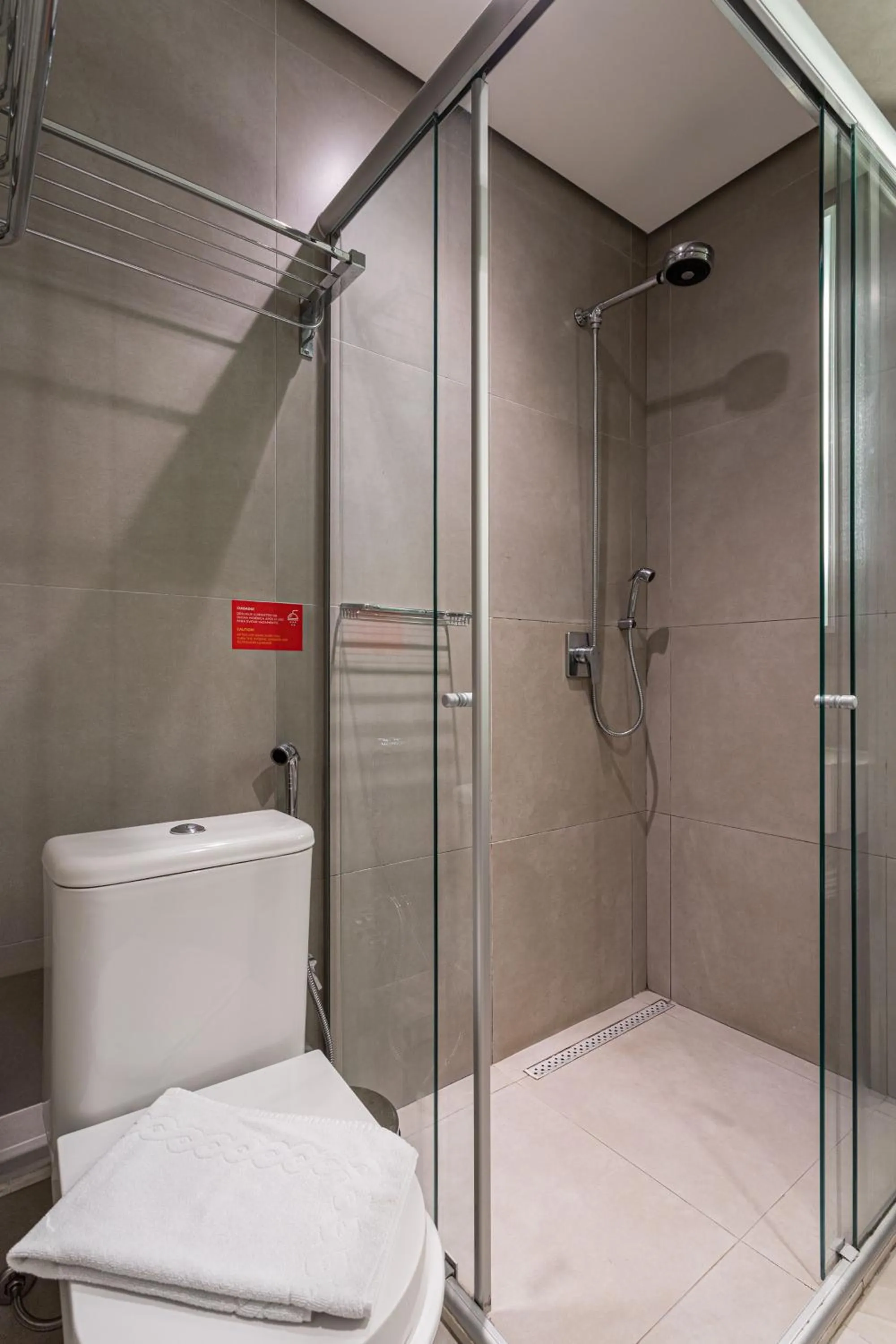 Shower in Charlie Alphaville