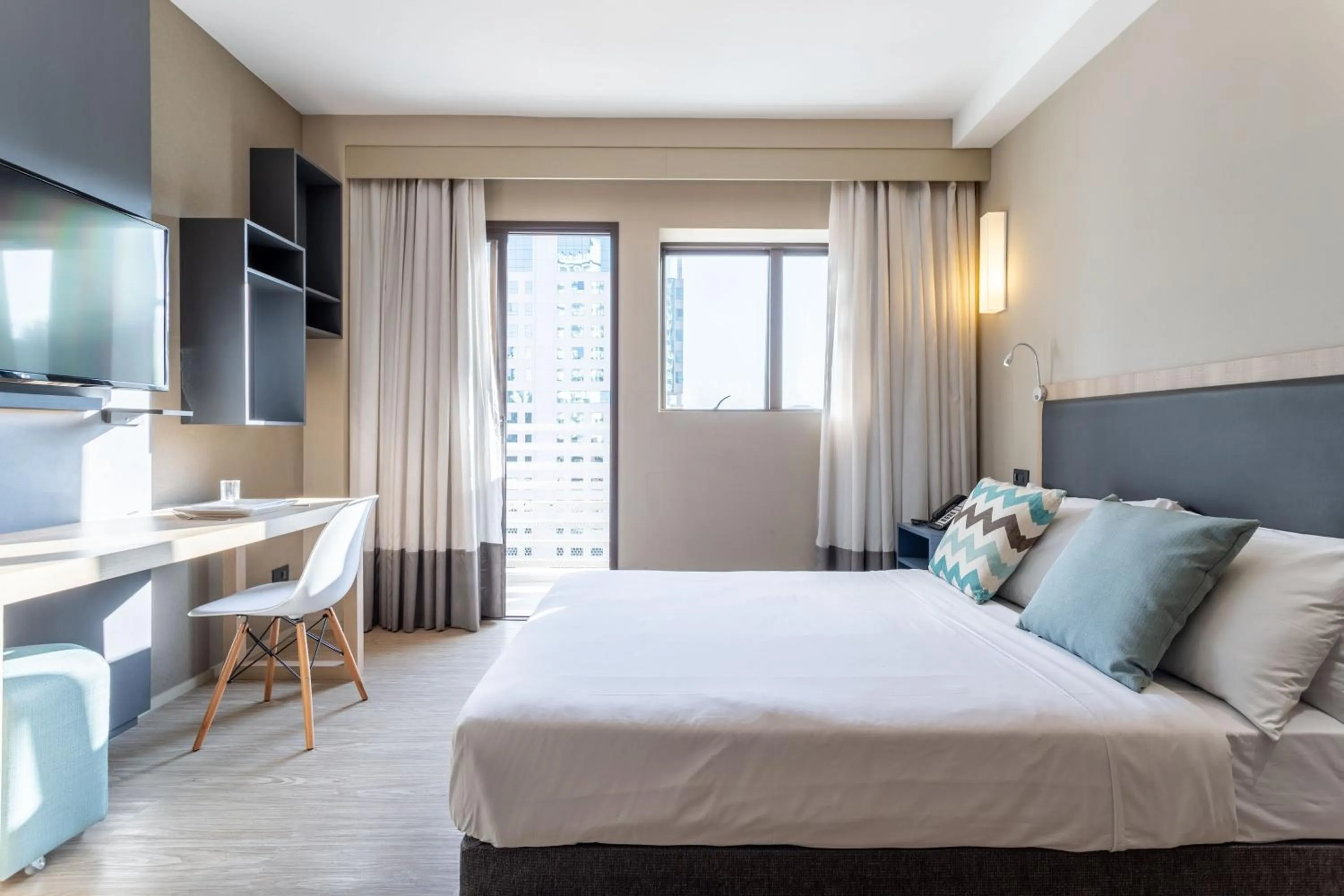 Bed in Charlie Alphaville