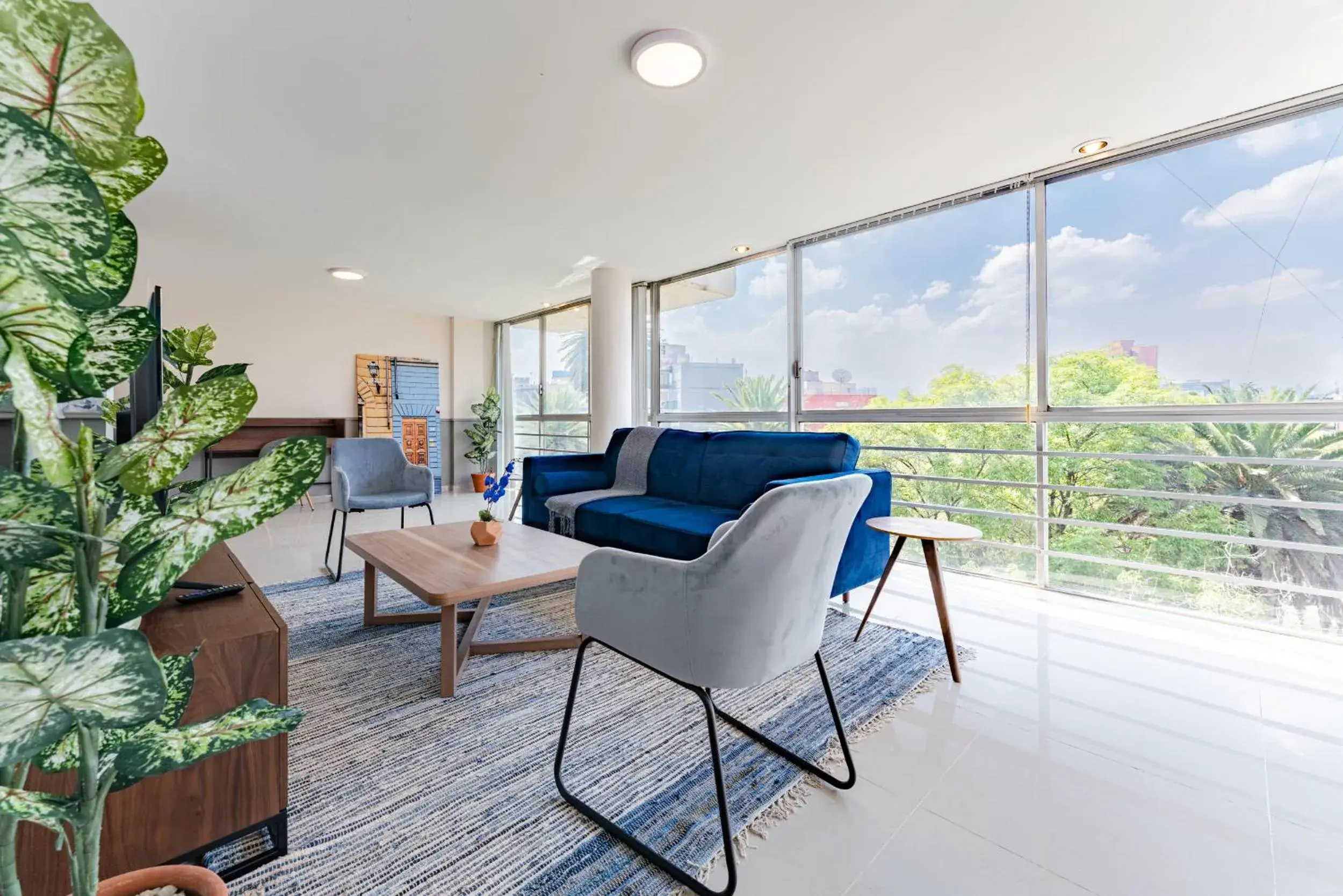 Four-Bedroom Apartment with Balcony in Hipódromo Condesa Apartments by VH Four-Bedroom Apartment with Balcony in Hipódromo Condesa Apartments by VH