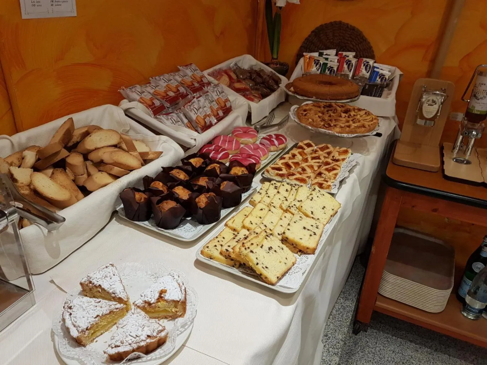 Buffet breakfast in Hotel Piccolo Lido