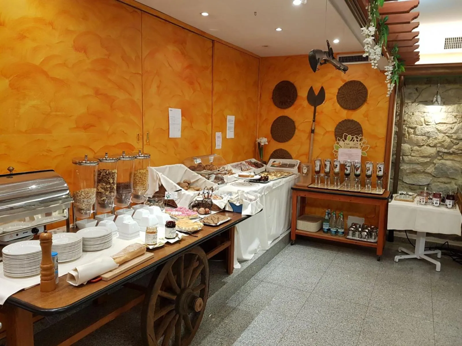 Buffet breakfast in Hotel Piccolo Lido