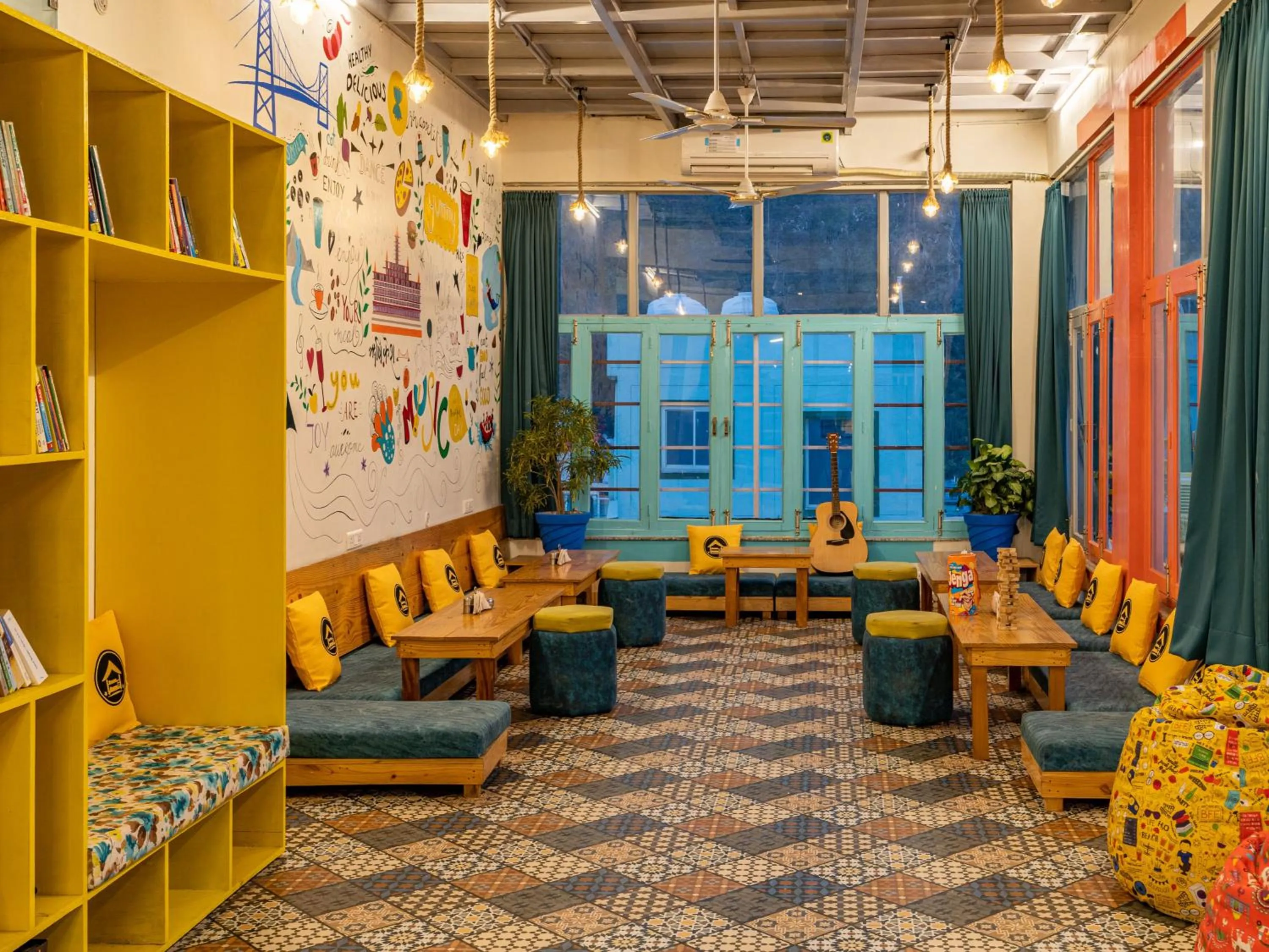 Living room in The Hosteller Rishikesh, Upper Tapovan