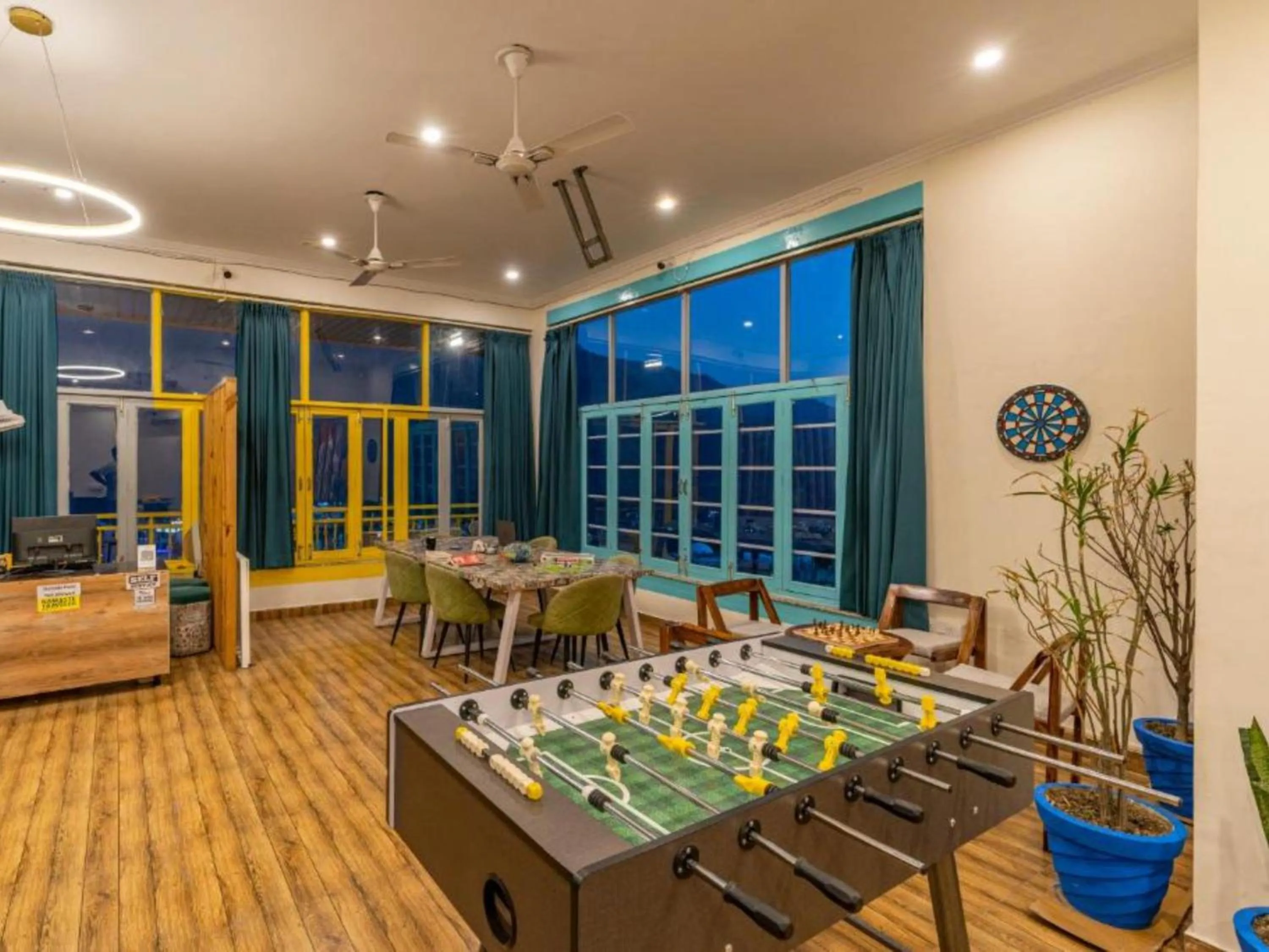 Living room in The Hosteller Rishikesh, Upper Tapovan