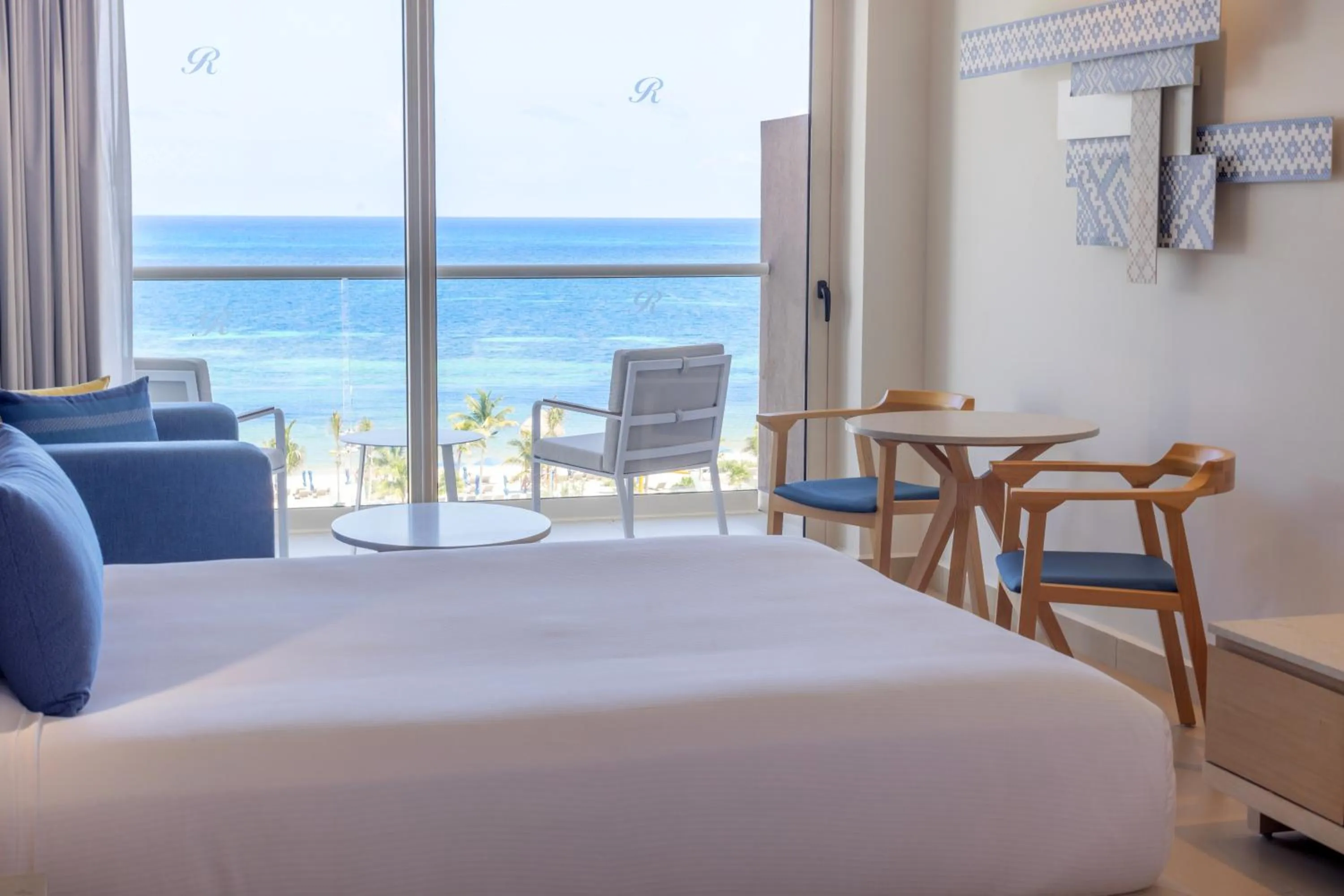 Sea view, Bed in Royalton Splash Riviera Cancun, An Autograph Collection All-Inclusive Resort