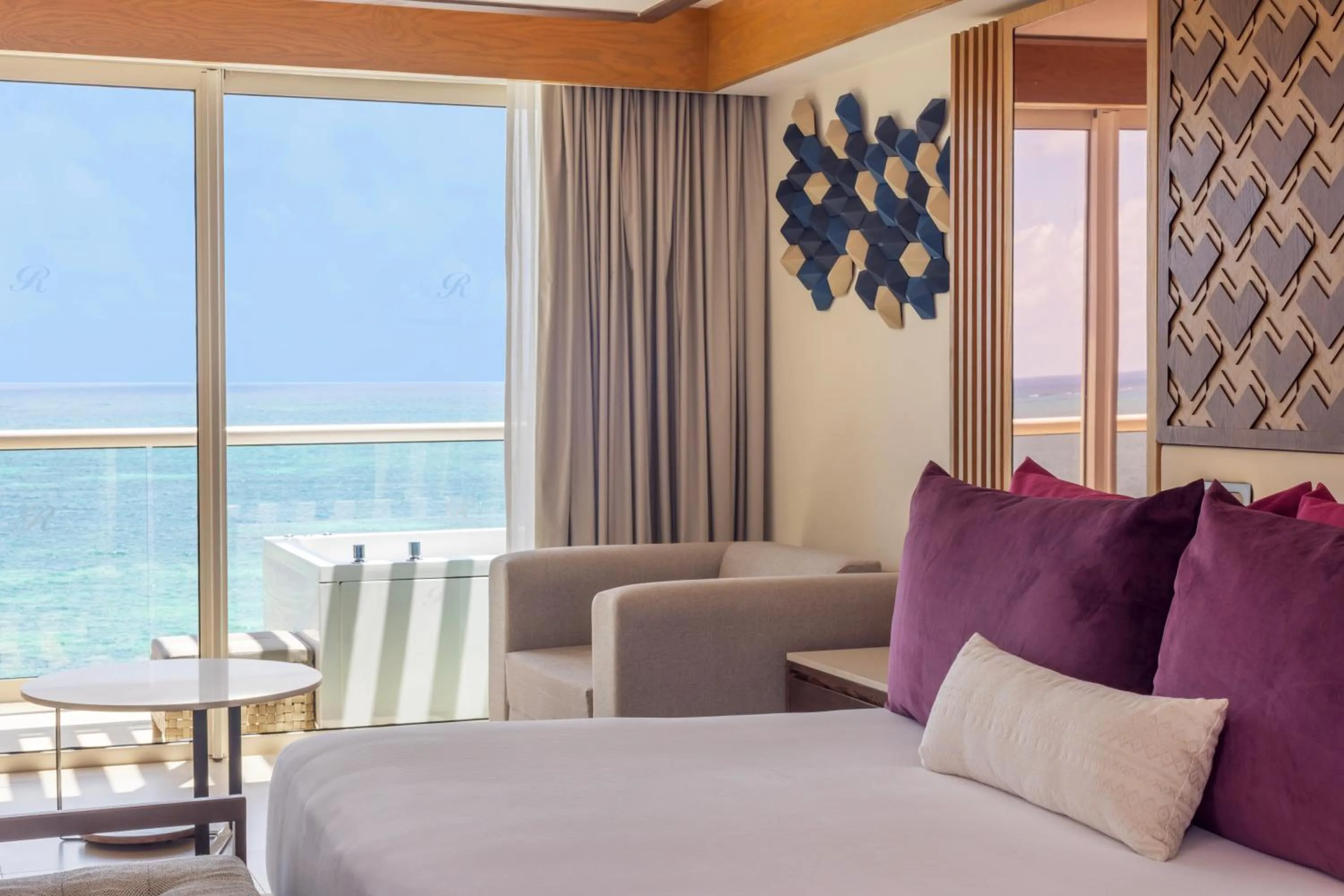 Sea view, Bed in Royalton Splash Riviera Cancun, An Autograph Collection All-Inclusive Resort