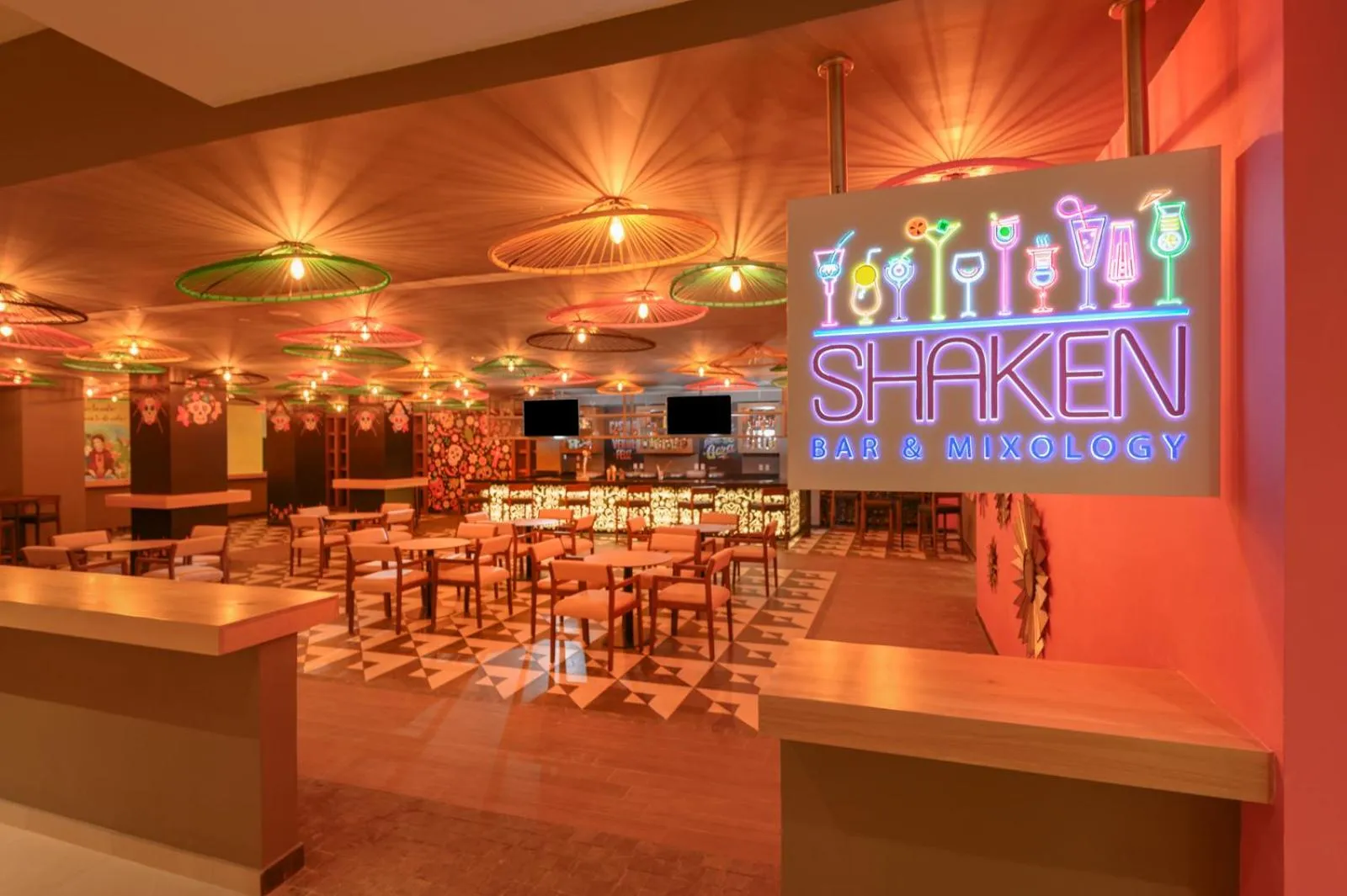 Lounge or bar in Royalton Splash Riviera Cancun, An Autograph Collection All-Inclusive Resort