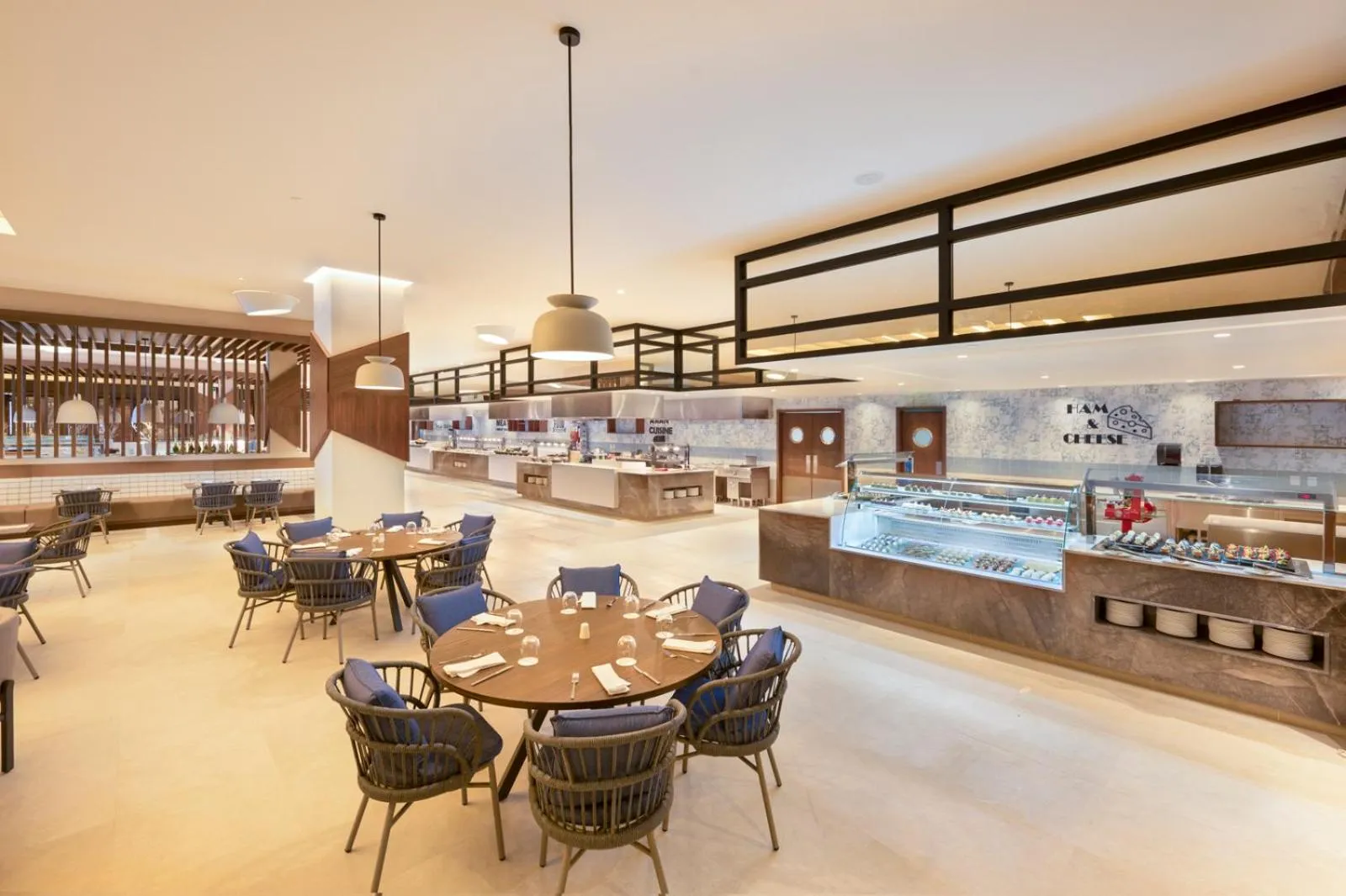 Restaurant/places to eat in Royalton Splash Riviera Cancun, An Autograph Collection All-Inclusive Resort