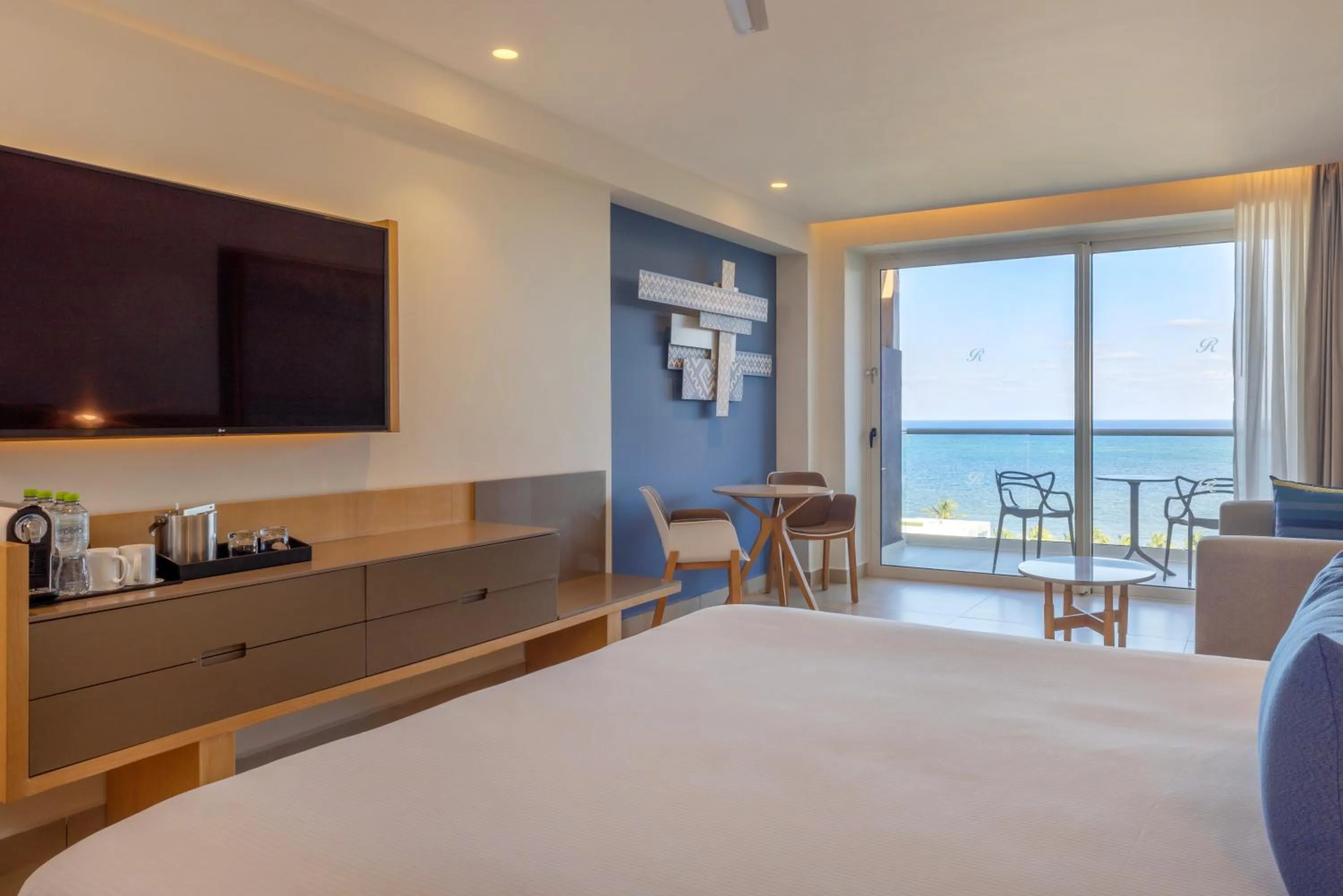 Photo of the whole room, Bed in Royalton Splash Riviera Cancun, An Autograph Collection All-Inclusive Resort