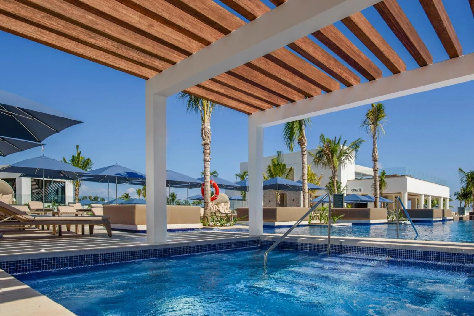 Swimming pool in Royalton Splash Riviera Cancun, An Autograph Collection All-Inclusive Resort