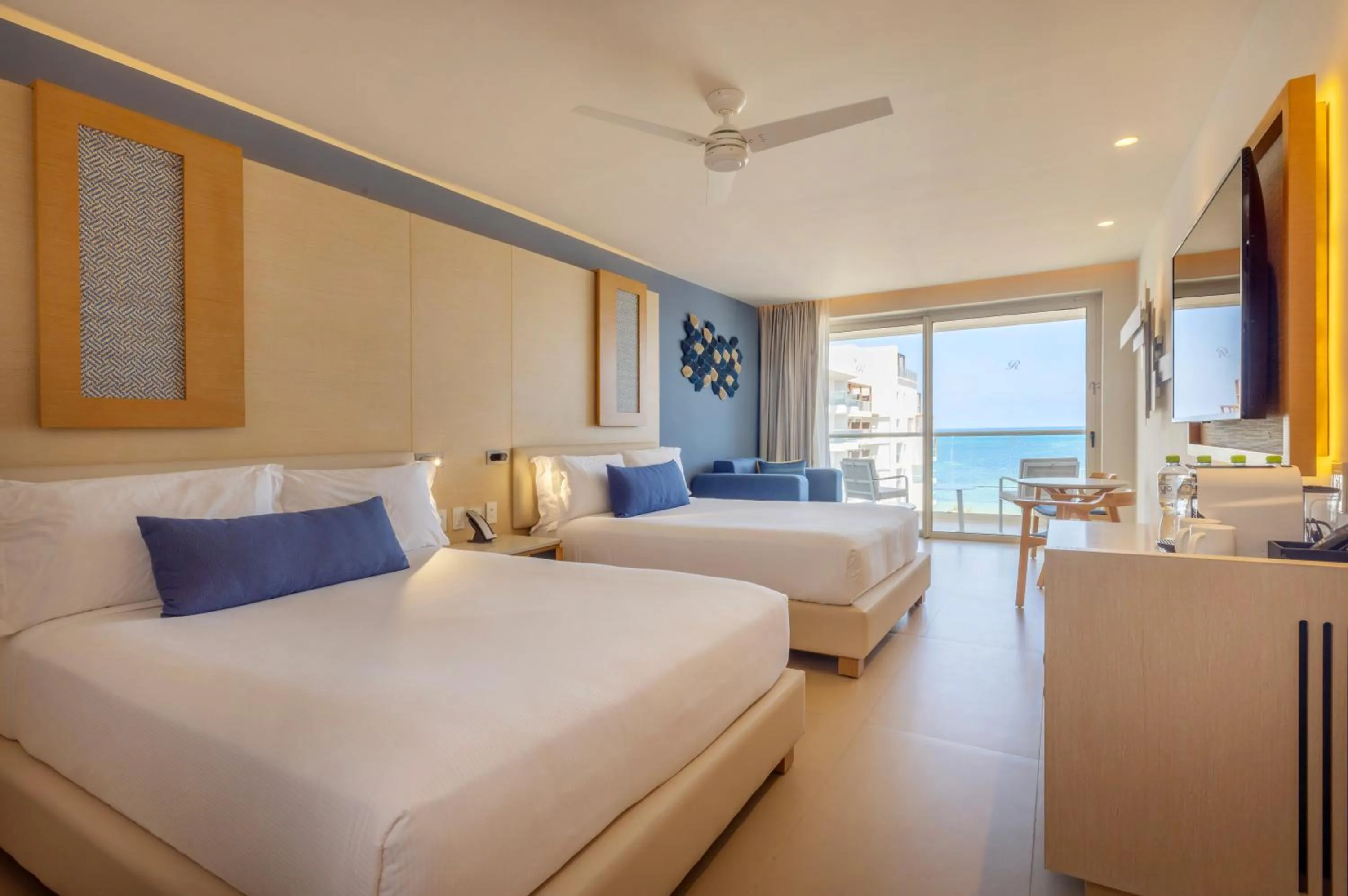 Bedroom, Bed in Royalton Splash Riviera Cancun, An Autograph Collection All-Inclusive Resort