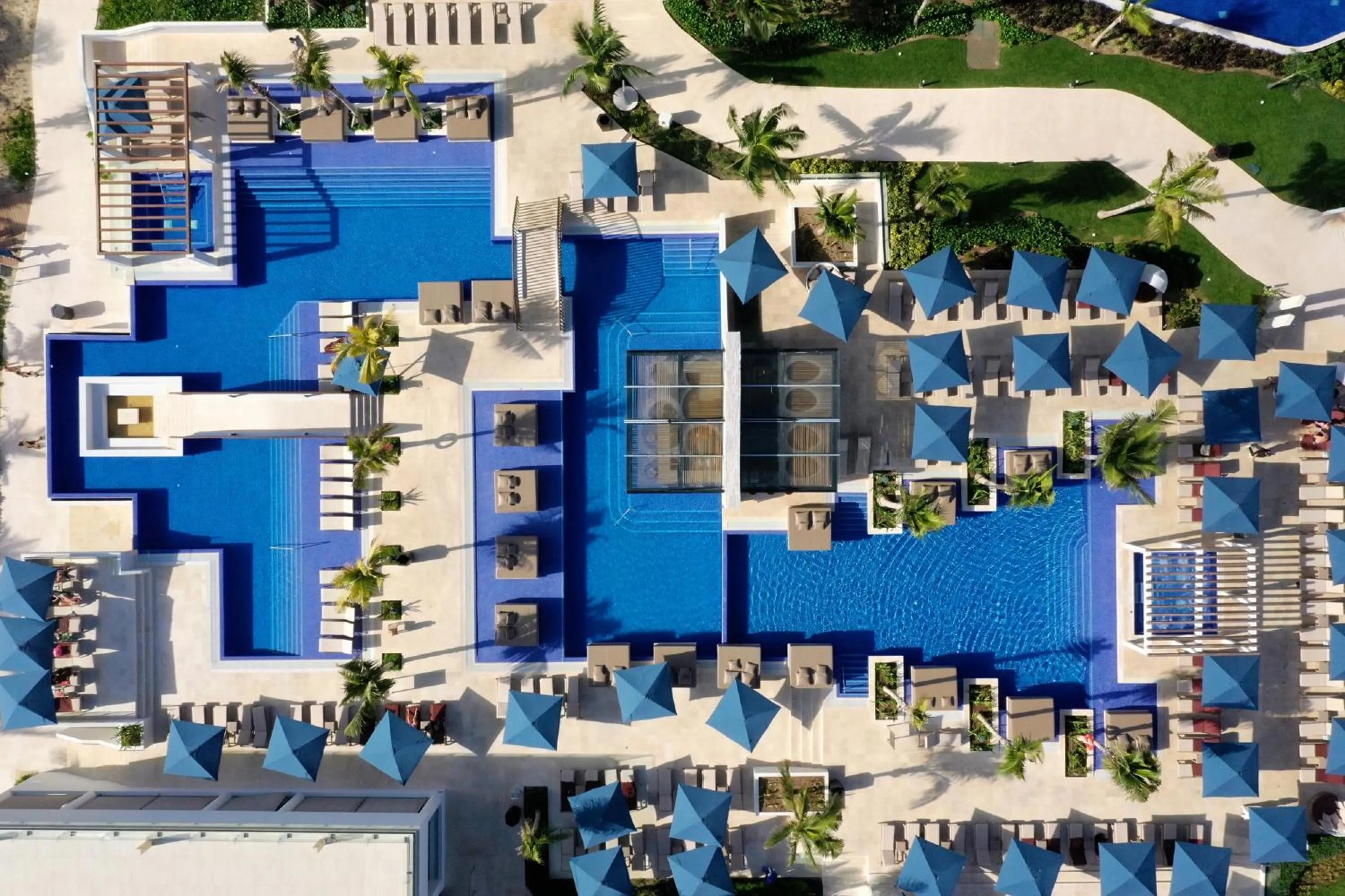 Property building in Royalton Splash Riviera Cancun, An Autograph Collection All-Inclusive Resort