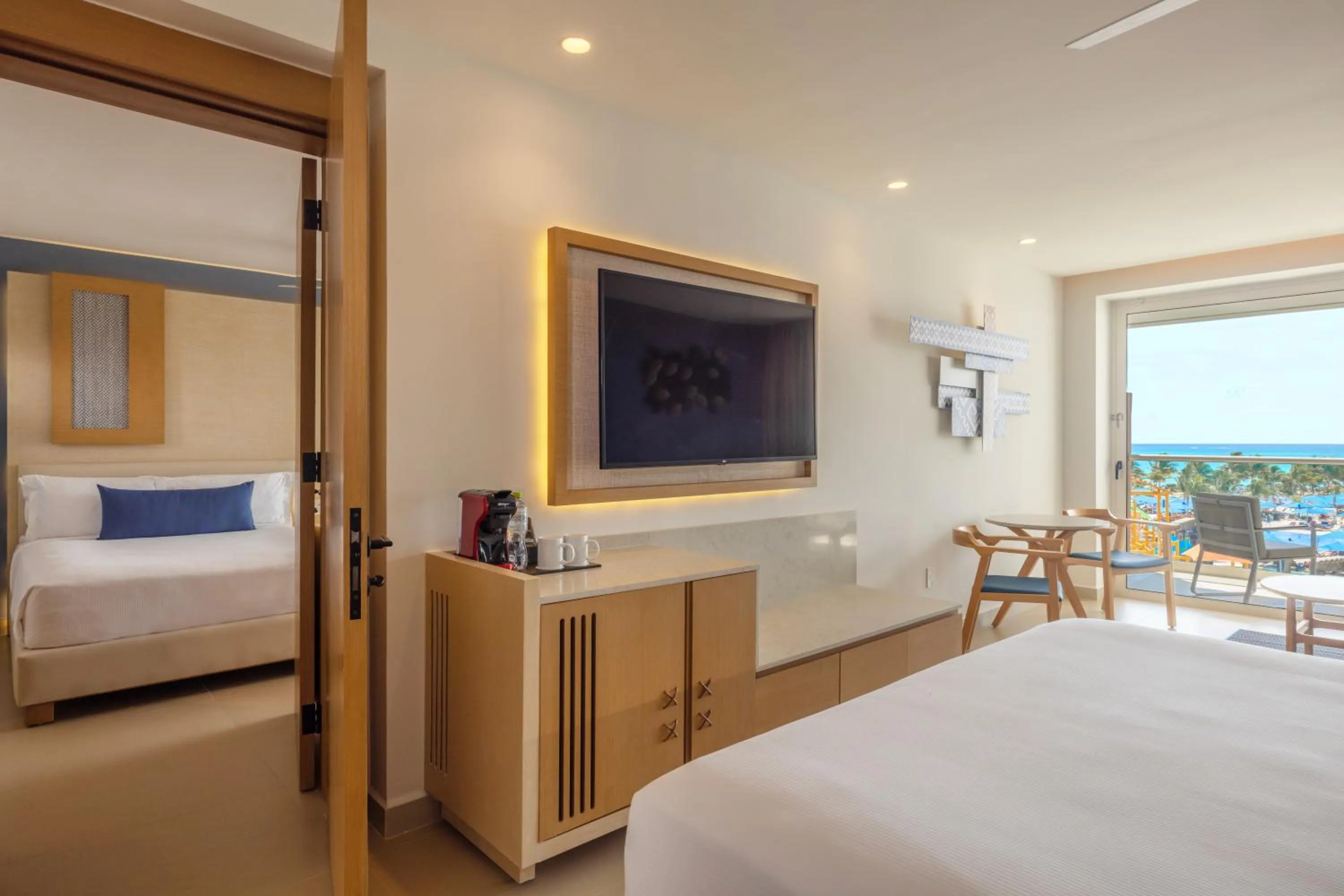 TV and multimedia, Bed in Royalton Splash Riviera Cancun, An Autograph Collection All-Inclusive Resort