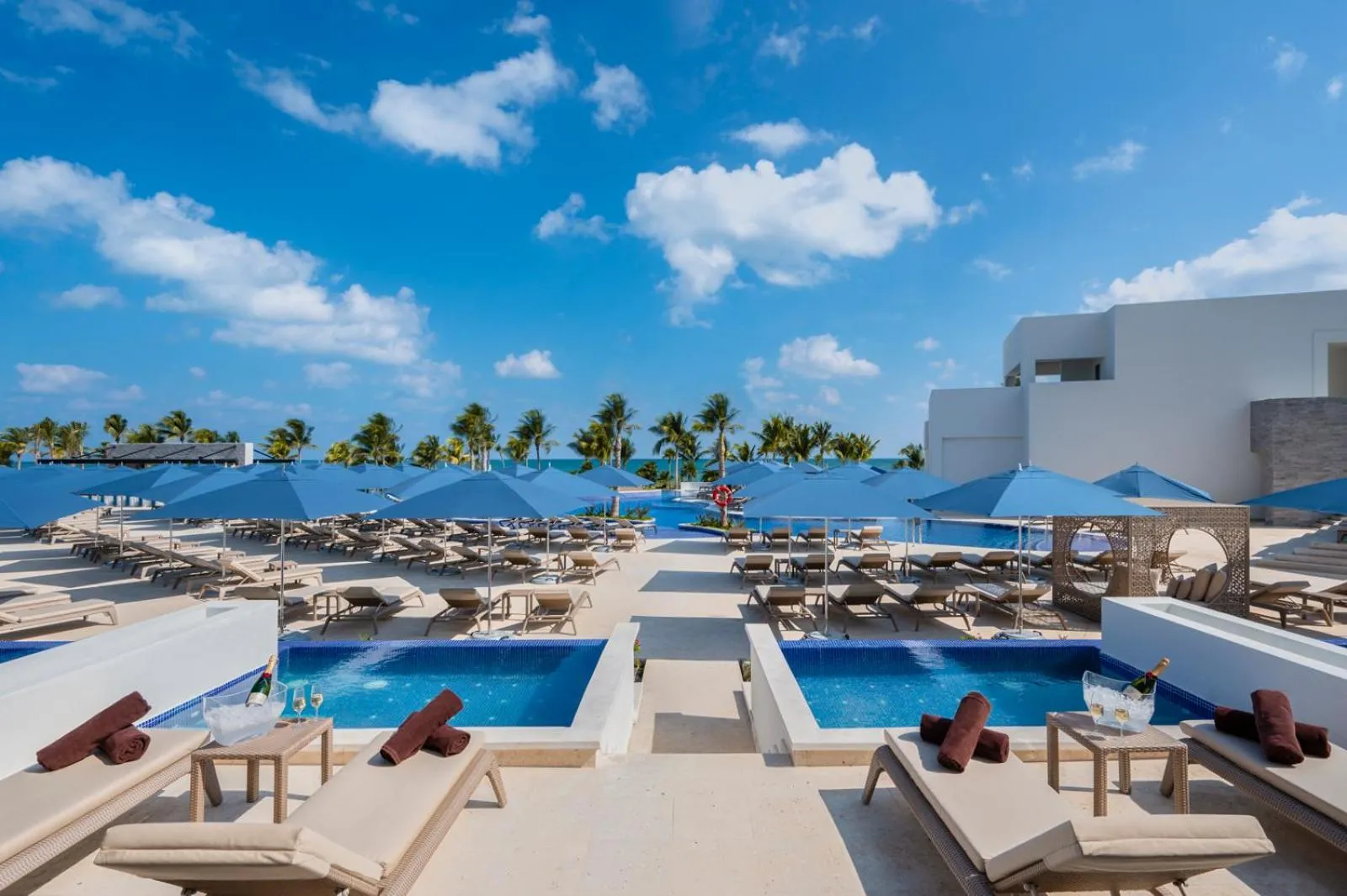 Pool view in Royalton Splash Riviera Cancun, An Autograph Collection All-Inclusive Resort