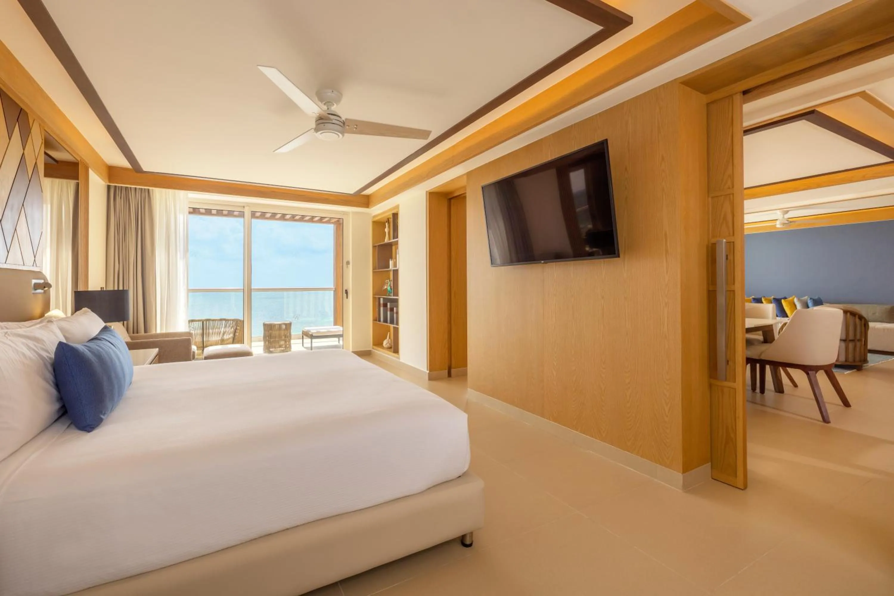 Bedroom, Bed in Royalton Splash Riviera Cancun, An Autograph Collection All-Inclusive Resort