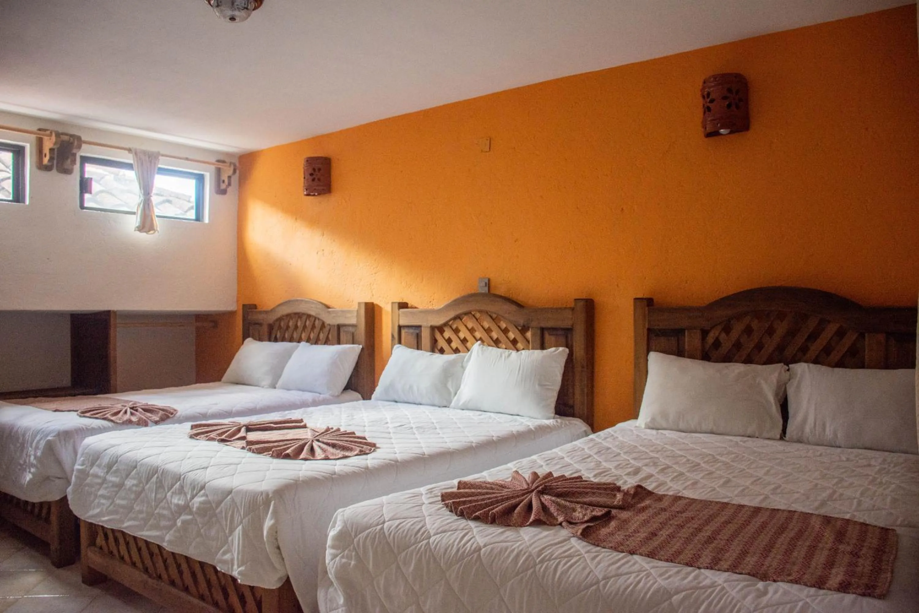 Bed in Hotel Real del Carmen - Ideal para familias y parejas