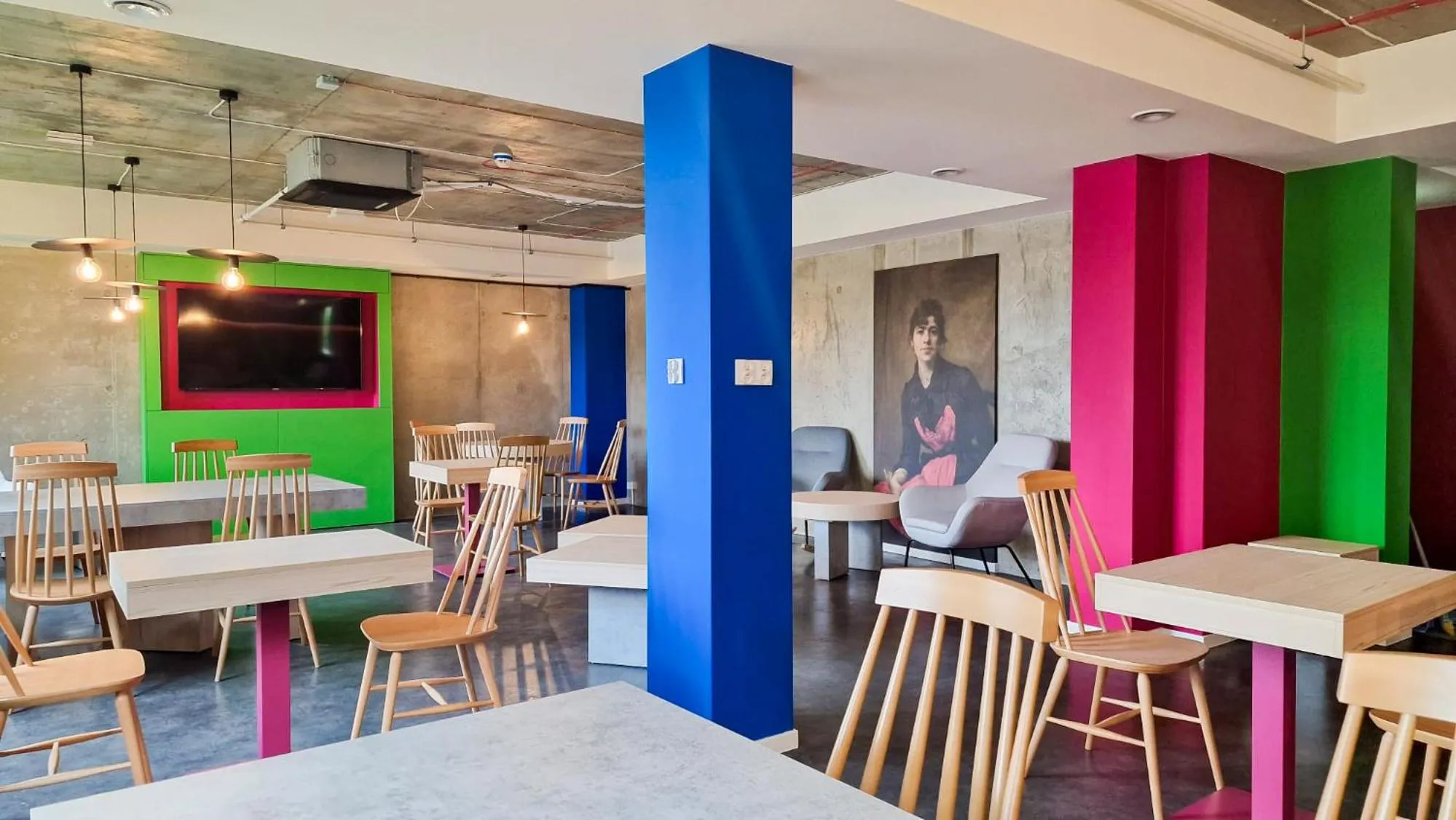 Communal lounge/ TV room in Easy One Premium Art