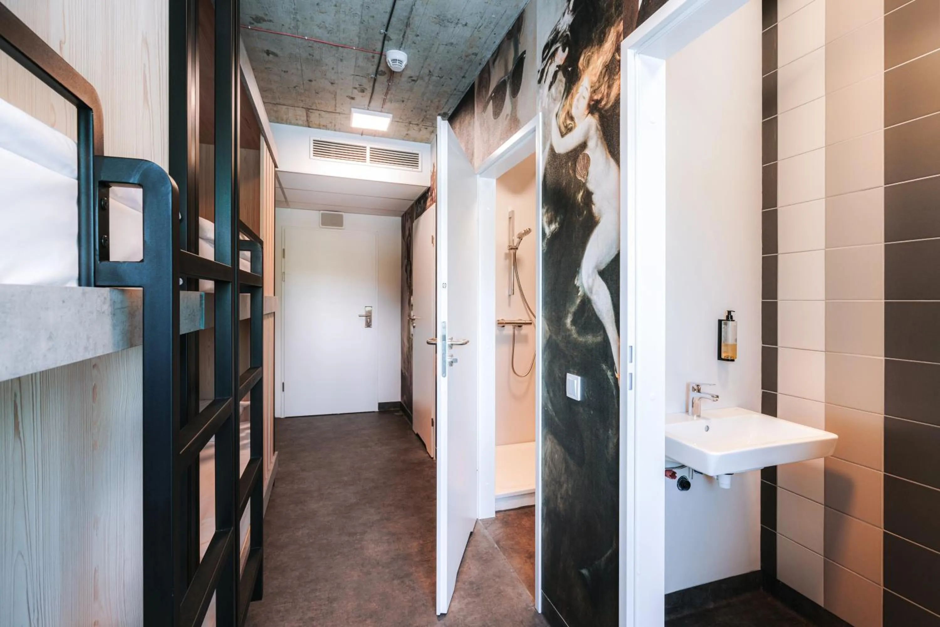 Shower in Easy One Premium Art