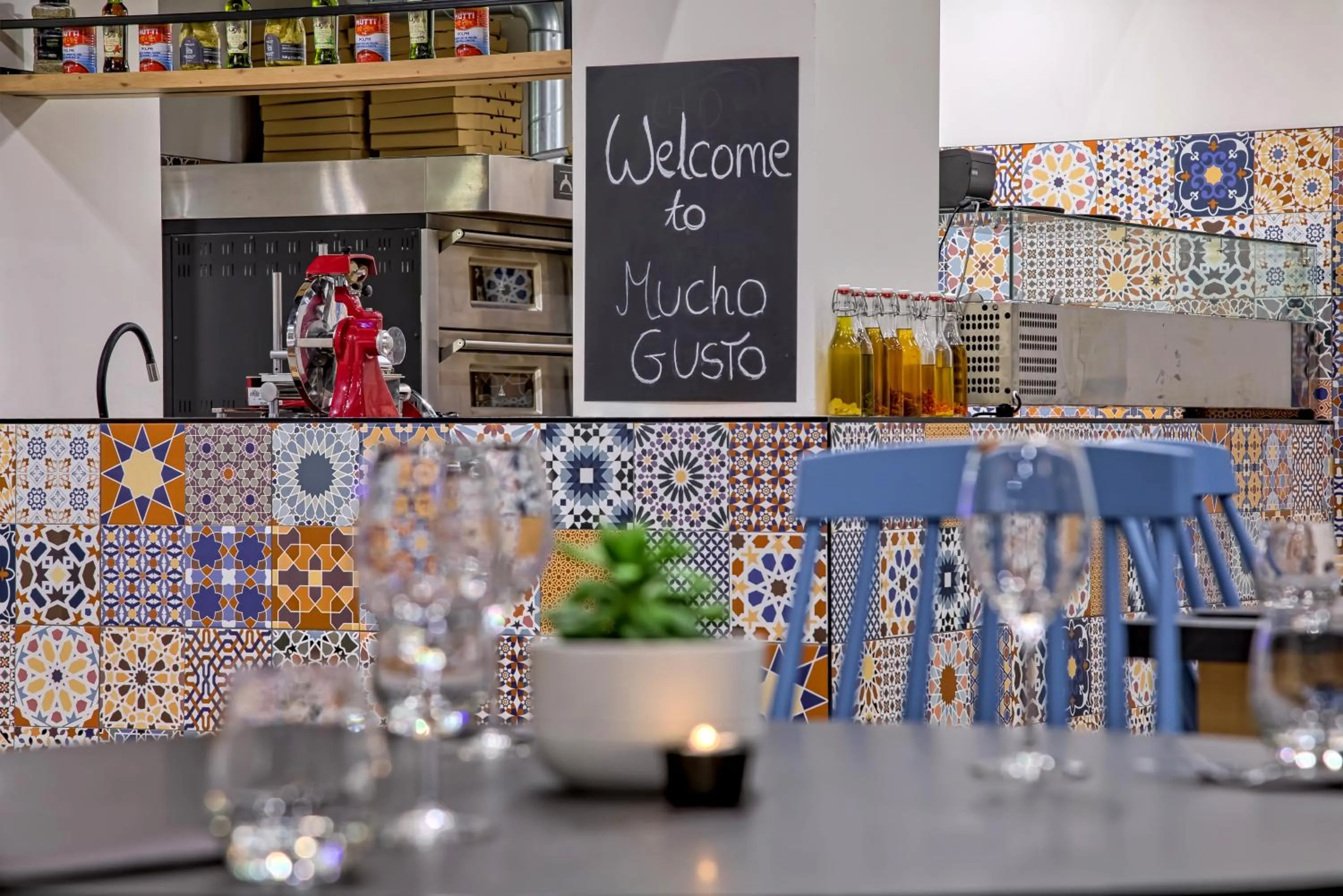 Restaurant/places to eat in Easy One Premium Art