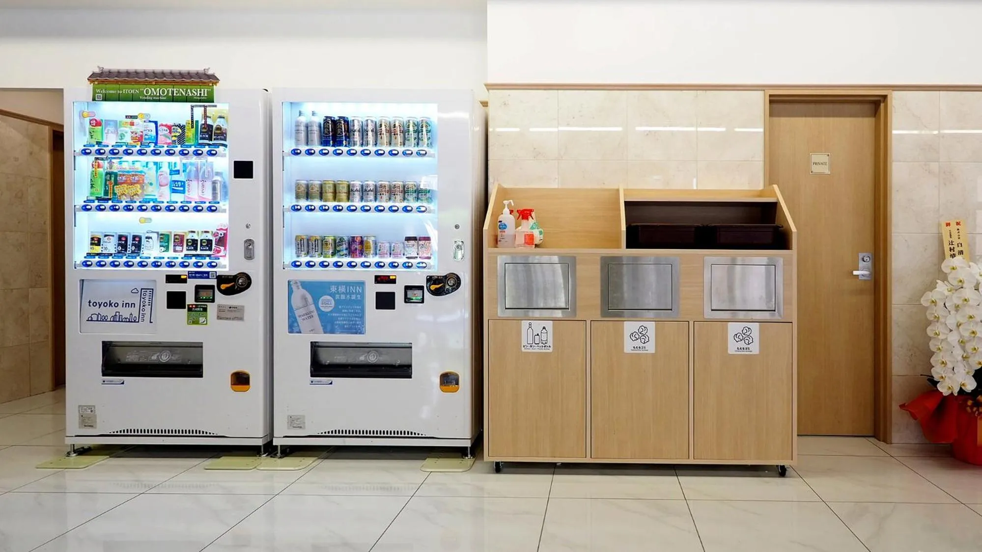 vending machine in Toyoko Inn Iseshi Eki