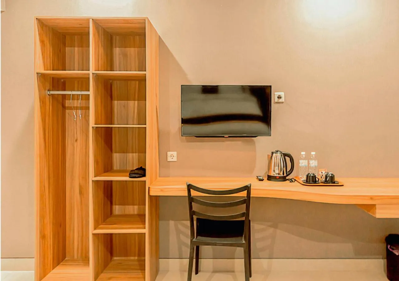 wardrobe in Class Premium Guest House