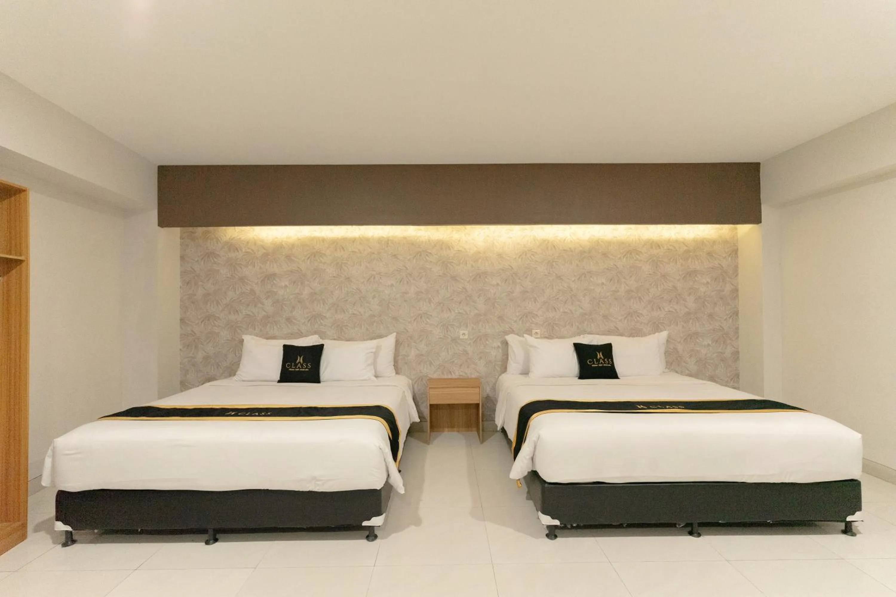 Bed in Class Premium Guest House