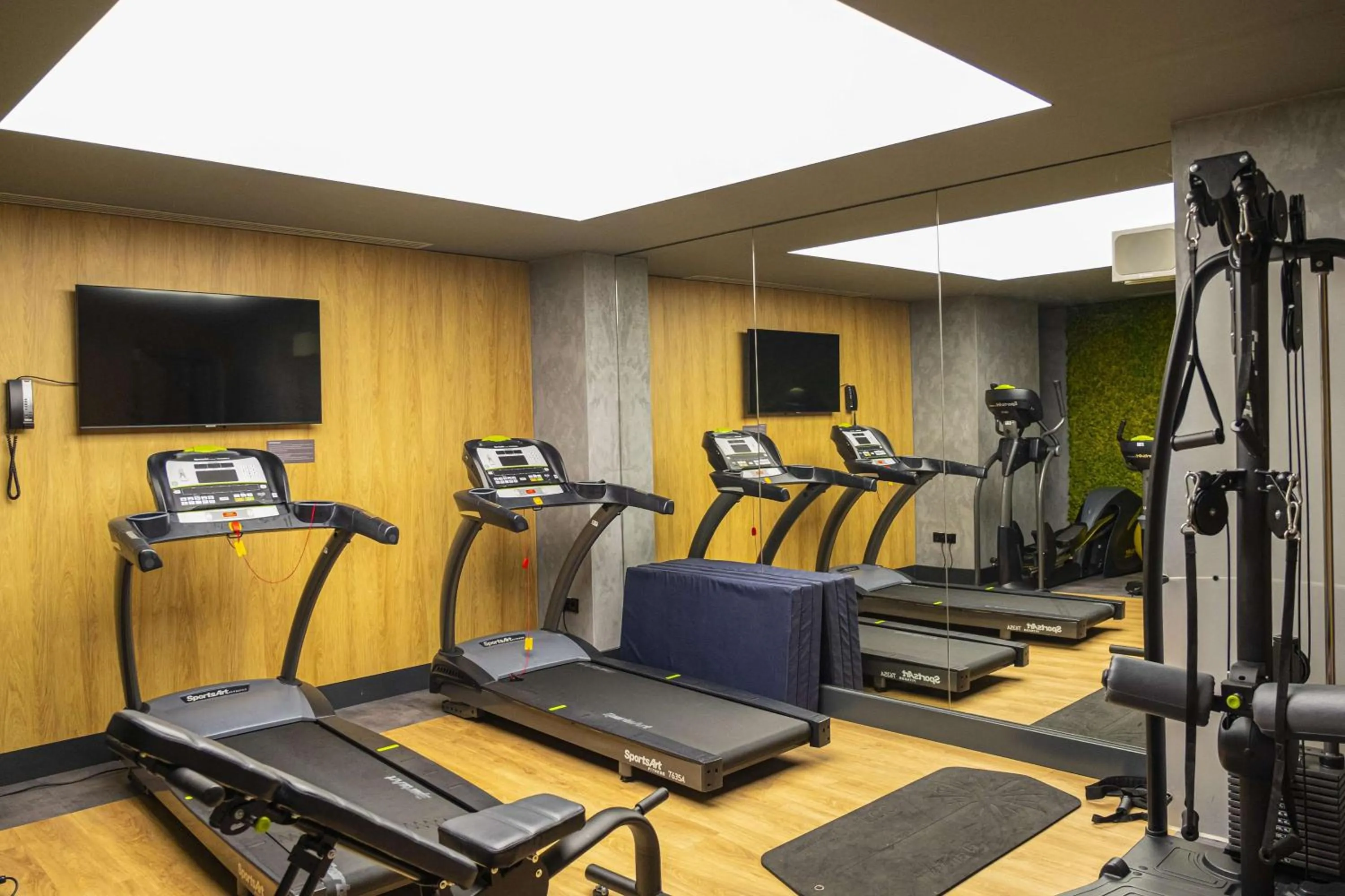 Fitness centre/facilities in Radisson Blu Aurum Hotel, Brasov