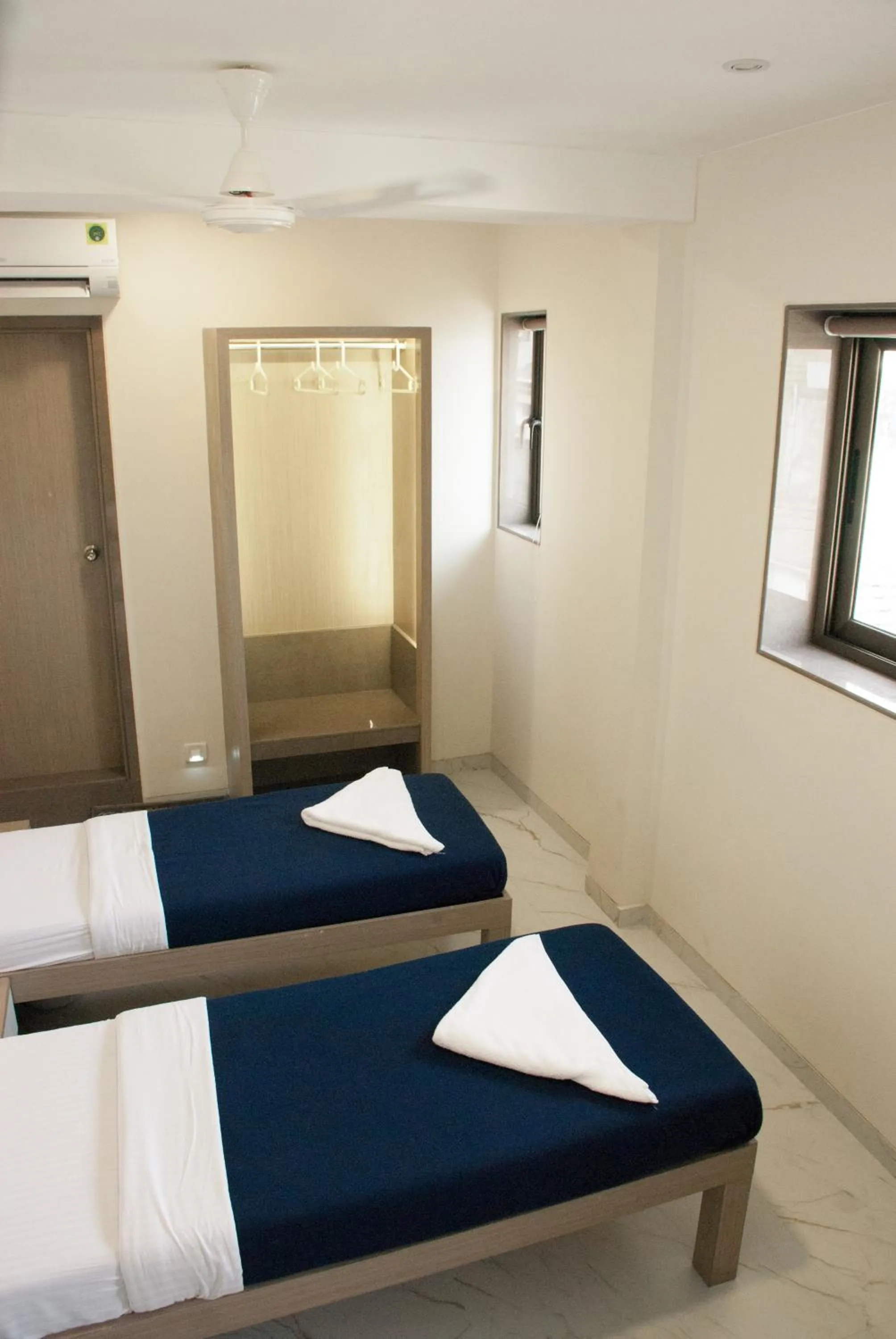 Bedroom, Bed in City Hotel