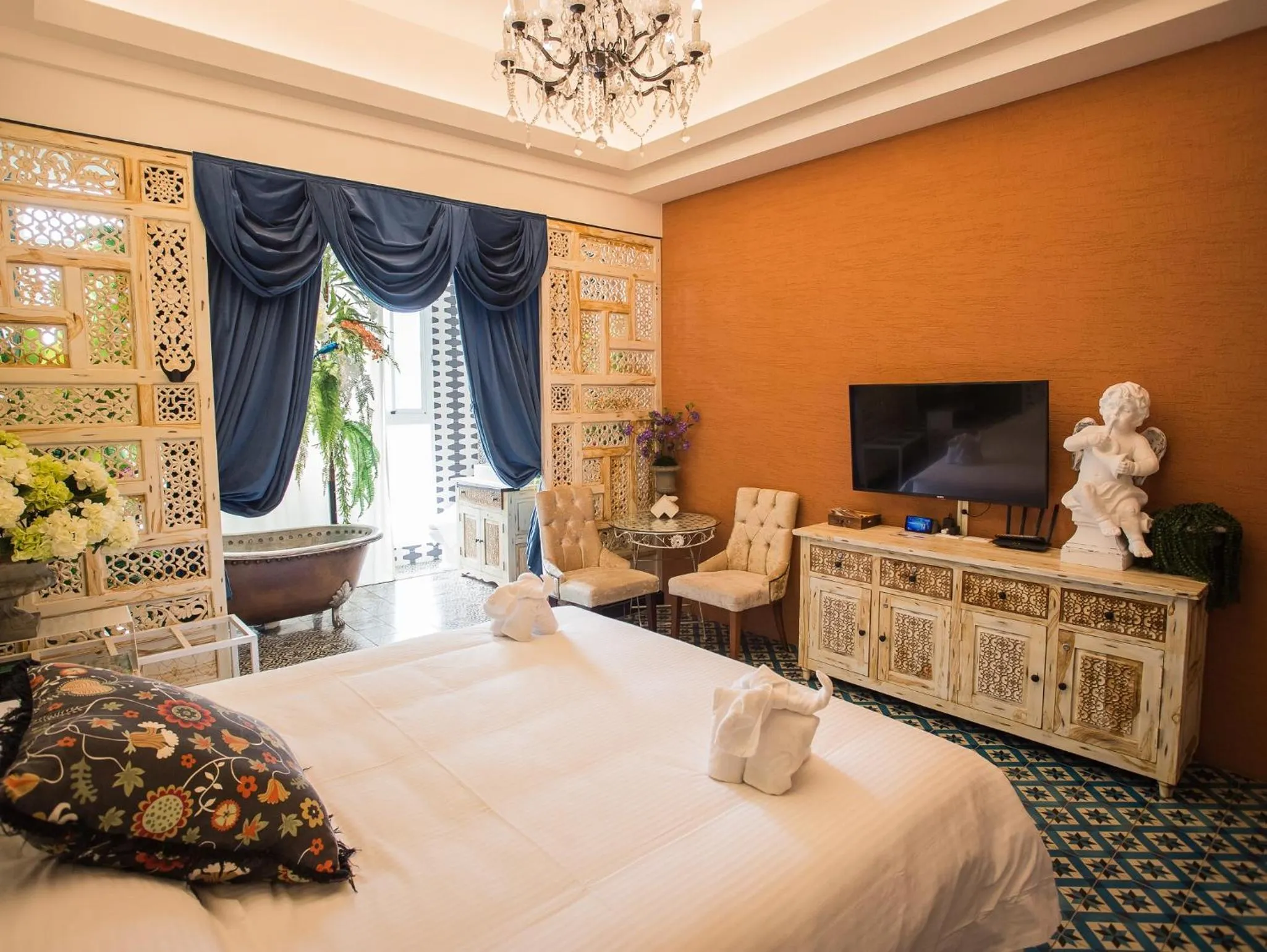 Bed in Anna King Hotel