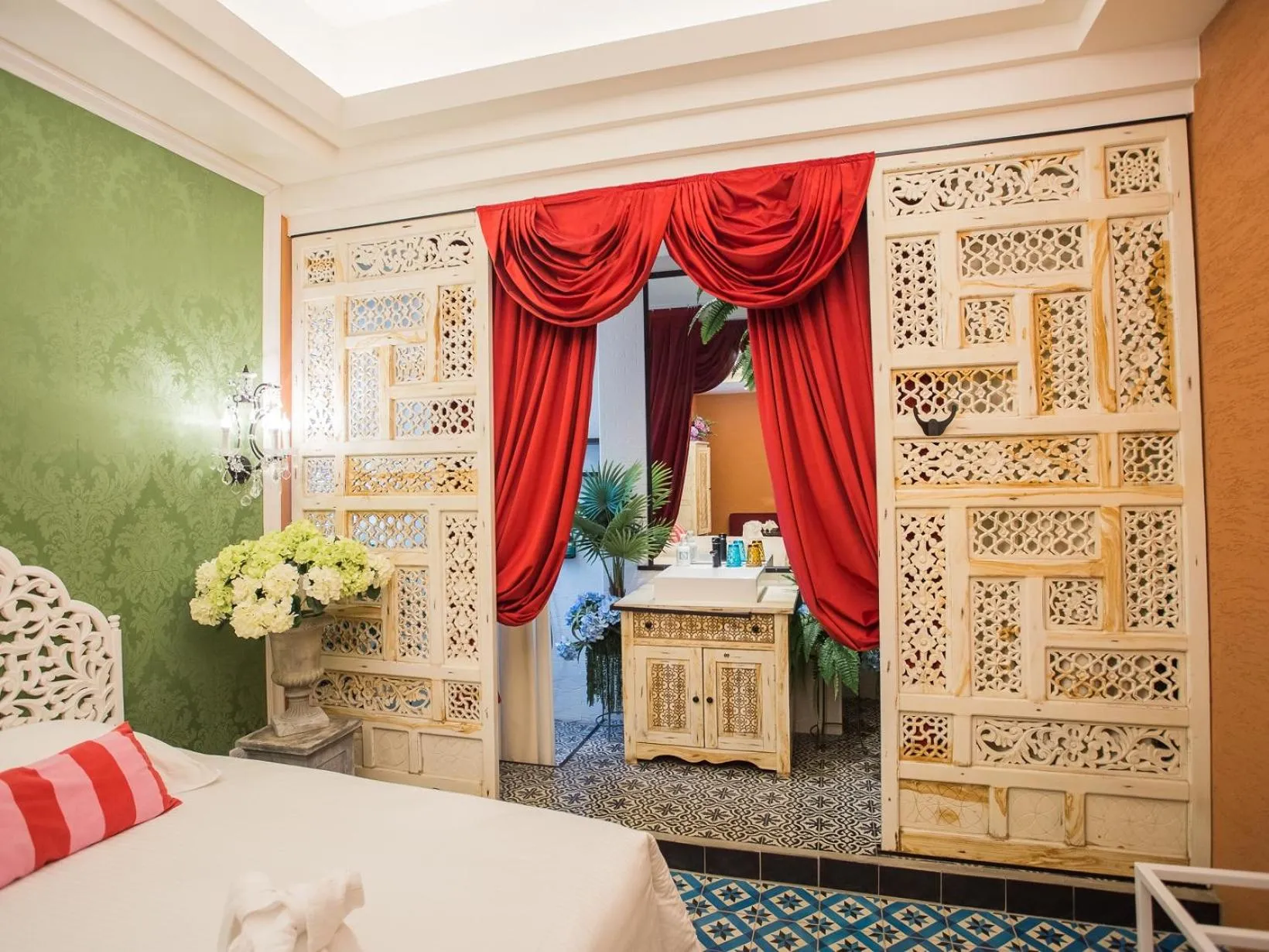 Bed in Anna King Hotel