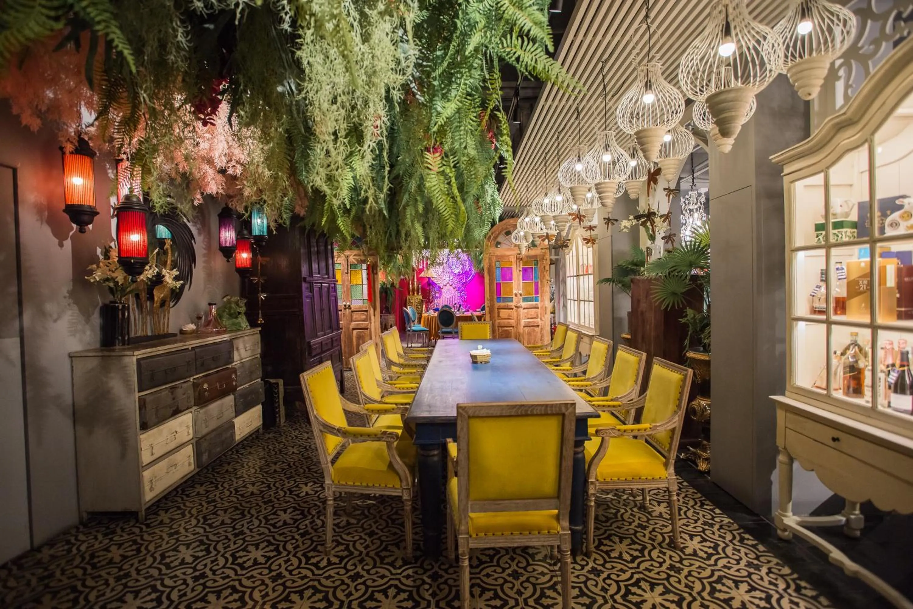 Restaurant/places to eat in Anna King Hotel