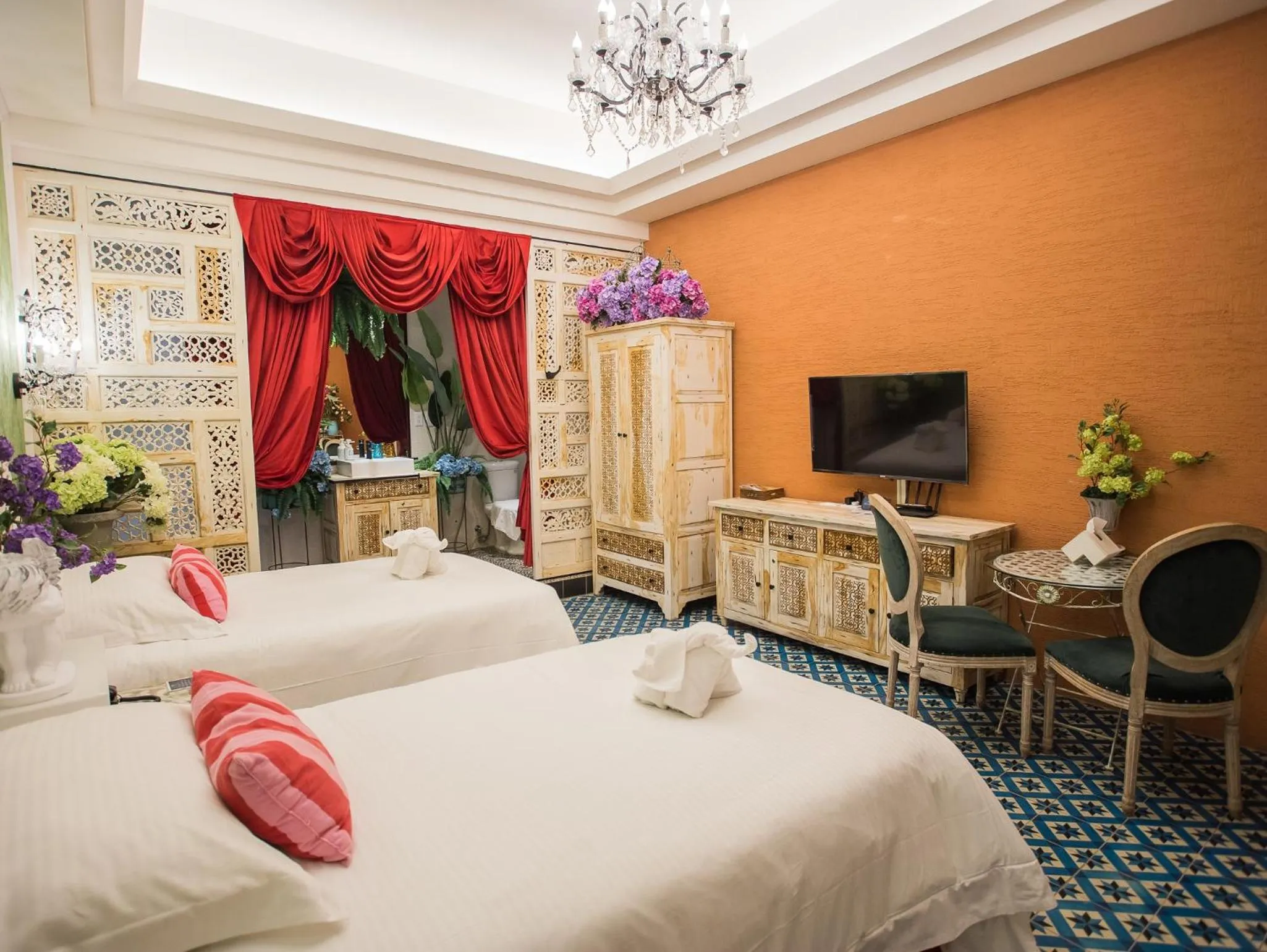 Bed in Anna King Hotel