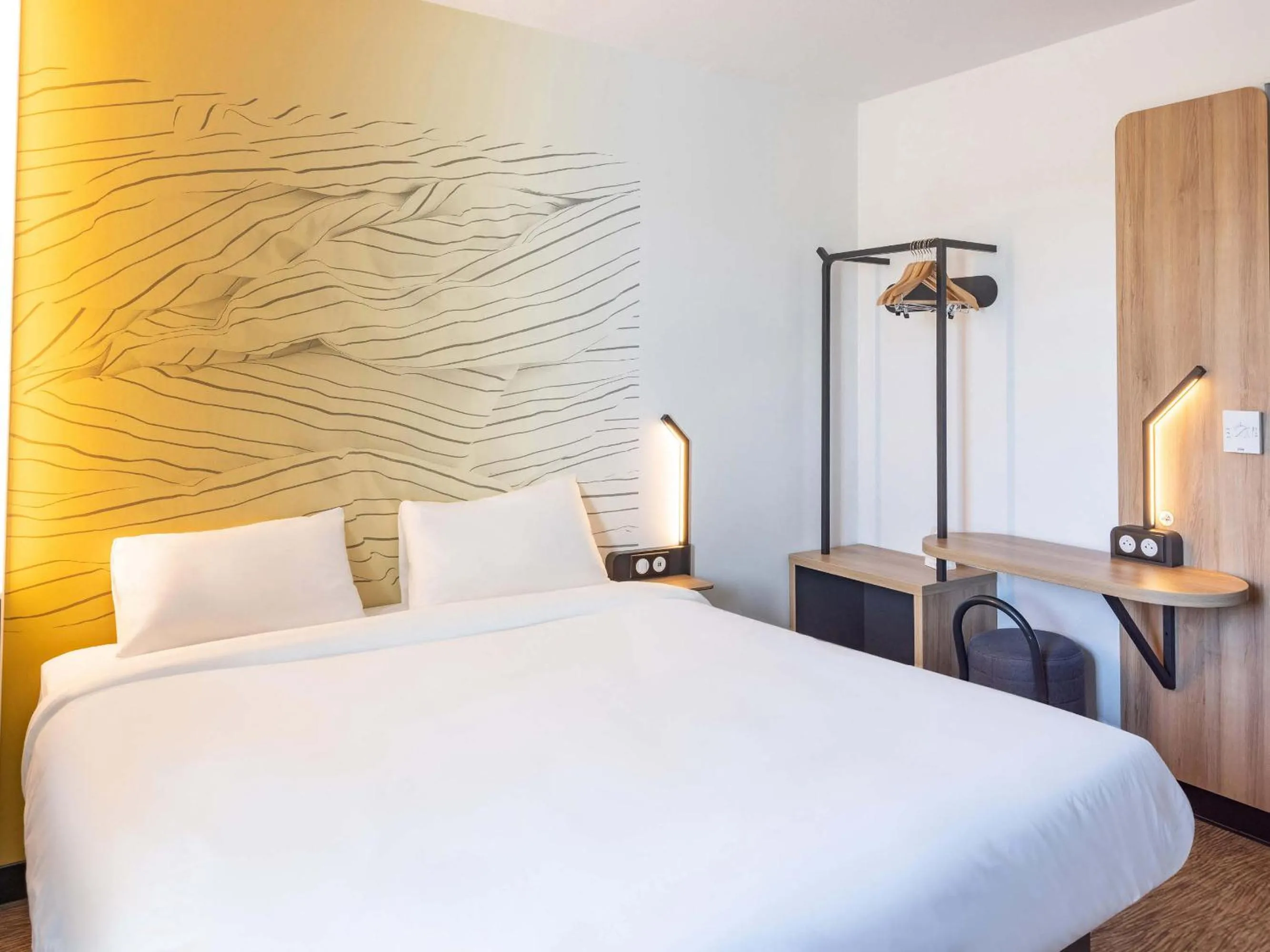 Bedroom, Bed in B&B HOTEL Rennes Parc Expo Aéroport