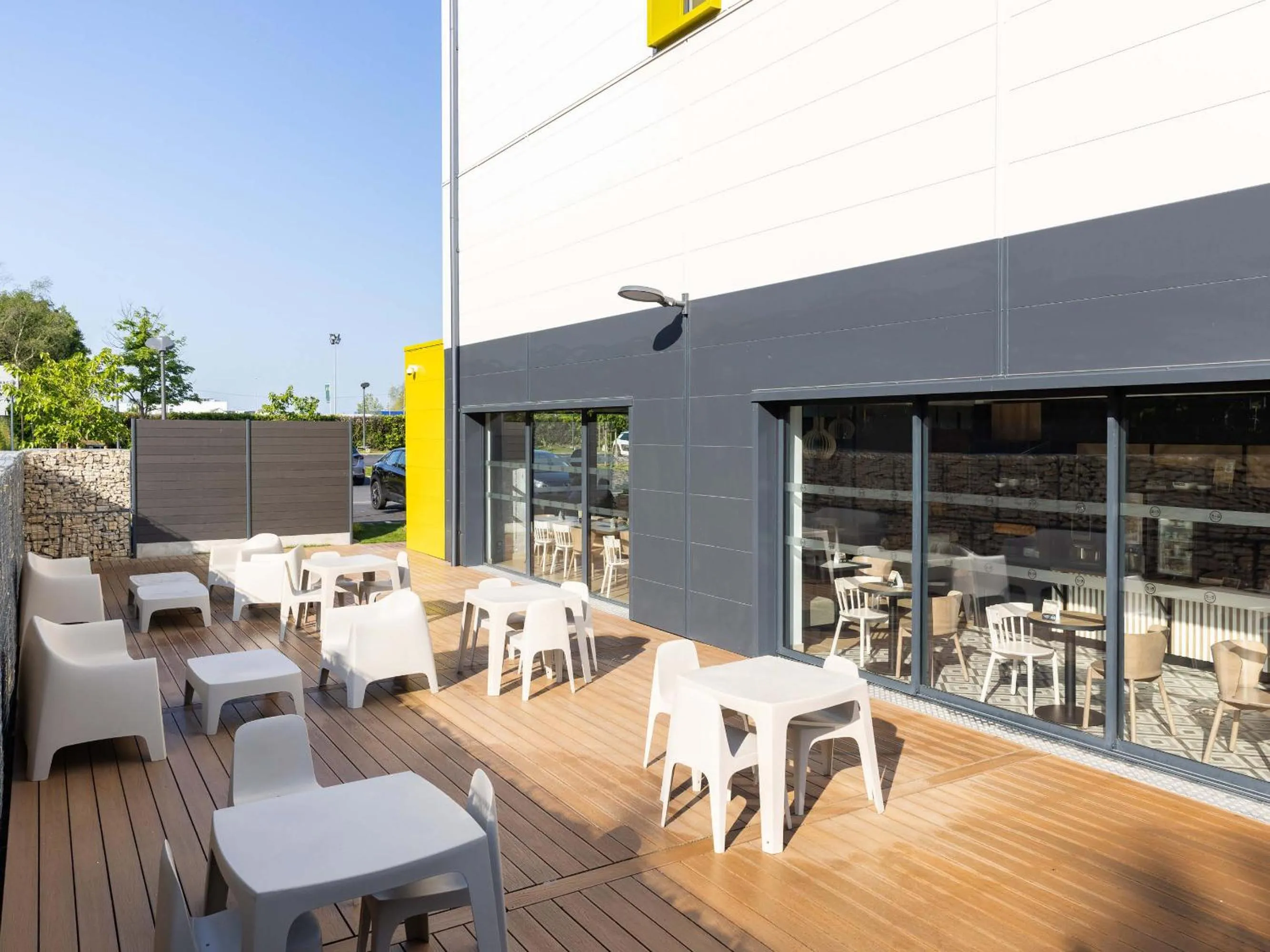 Patio in B&B HOTEL Rennes Parc Expo Aéroport