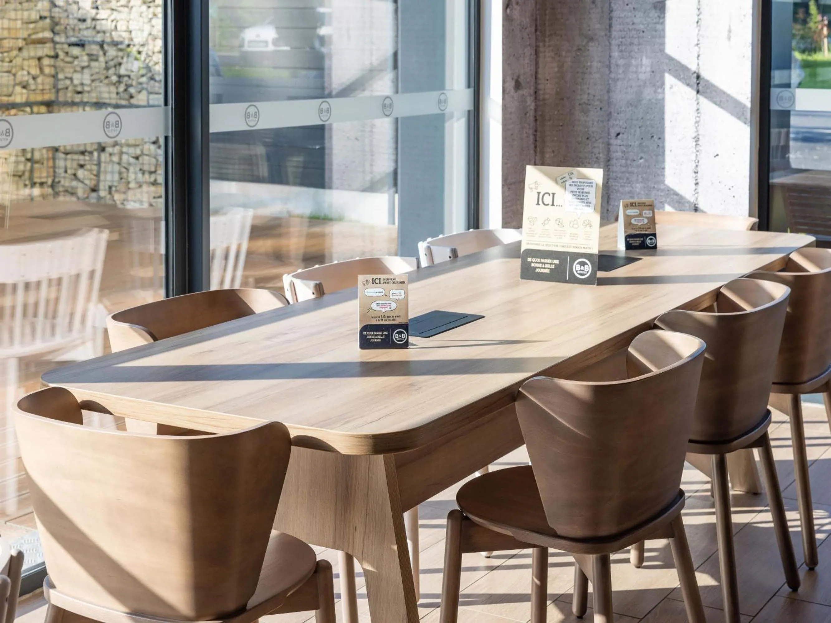 Lobby or reception in B&B HOTEL Rennes Parc Expo Aéroport