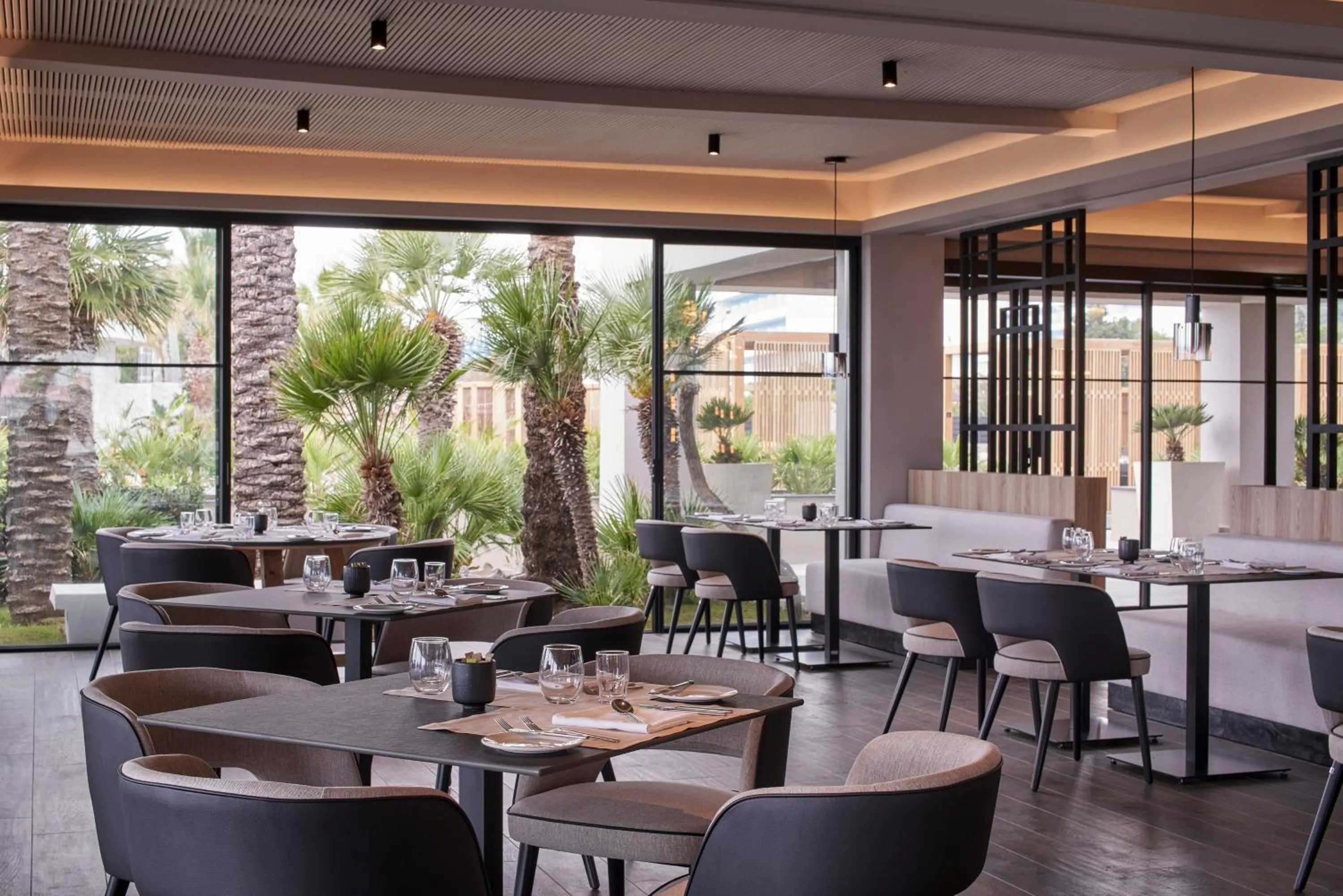 Restaurant/places to eat in Ammades All Suites Beach Hotel & Spa - Adults Only