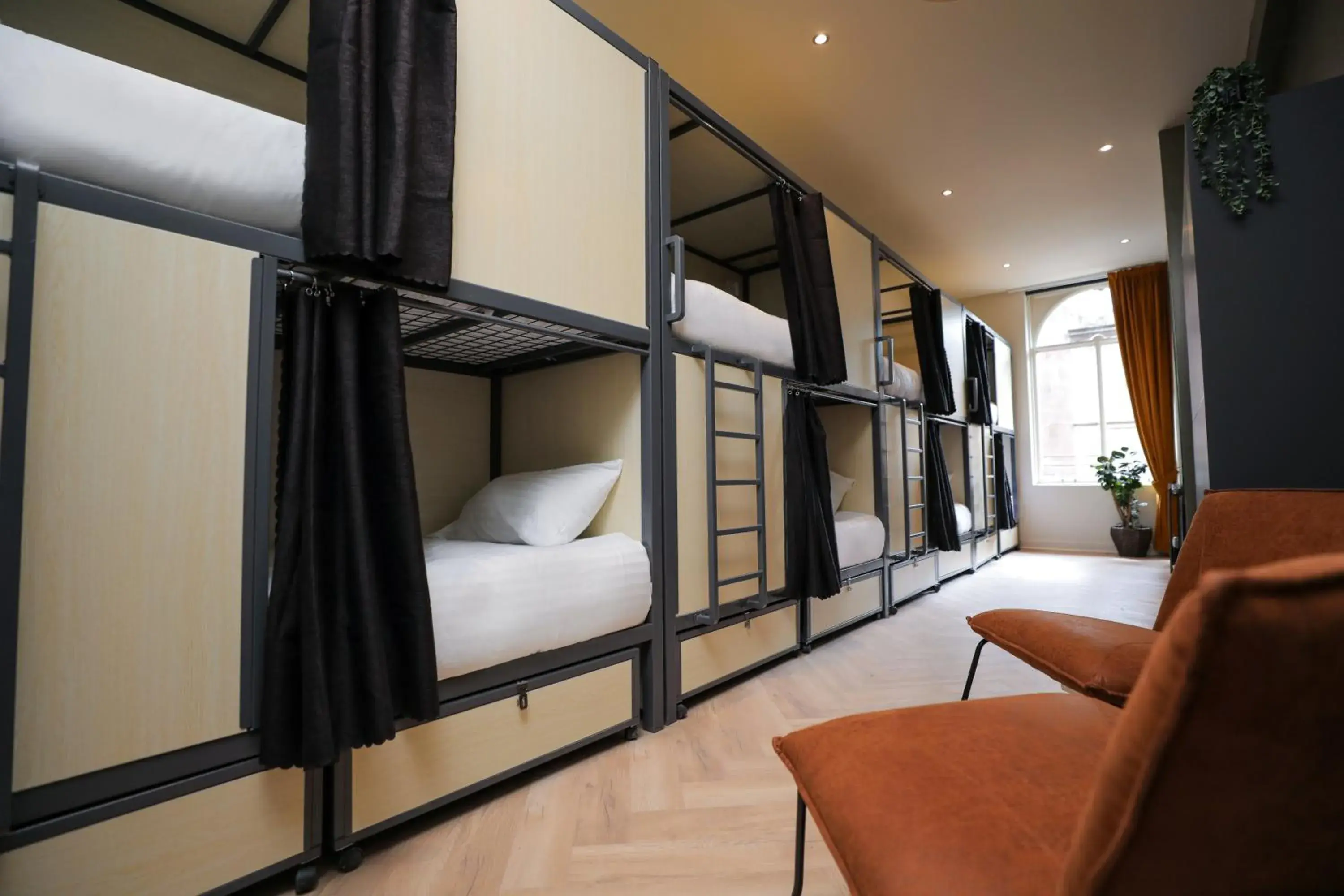 Full Dorm for 8 in Revolver Full Dorm for 8 in Revolver