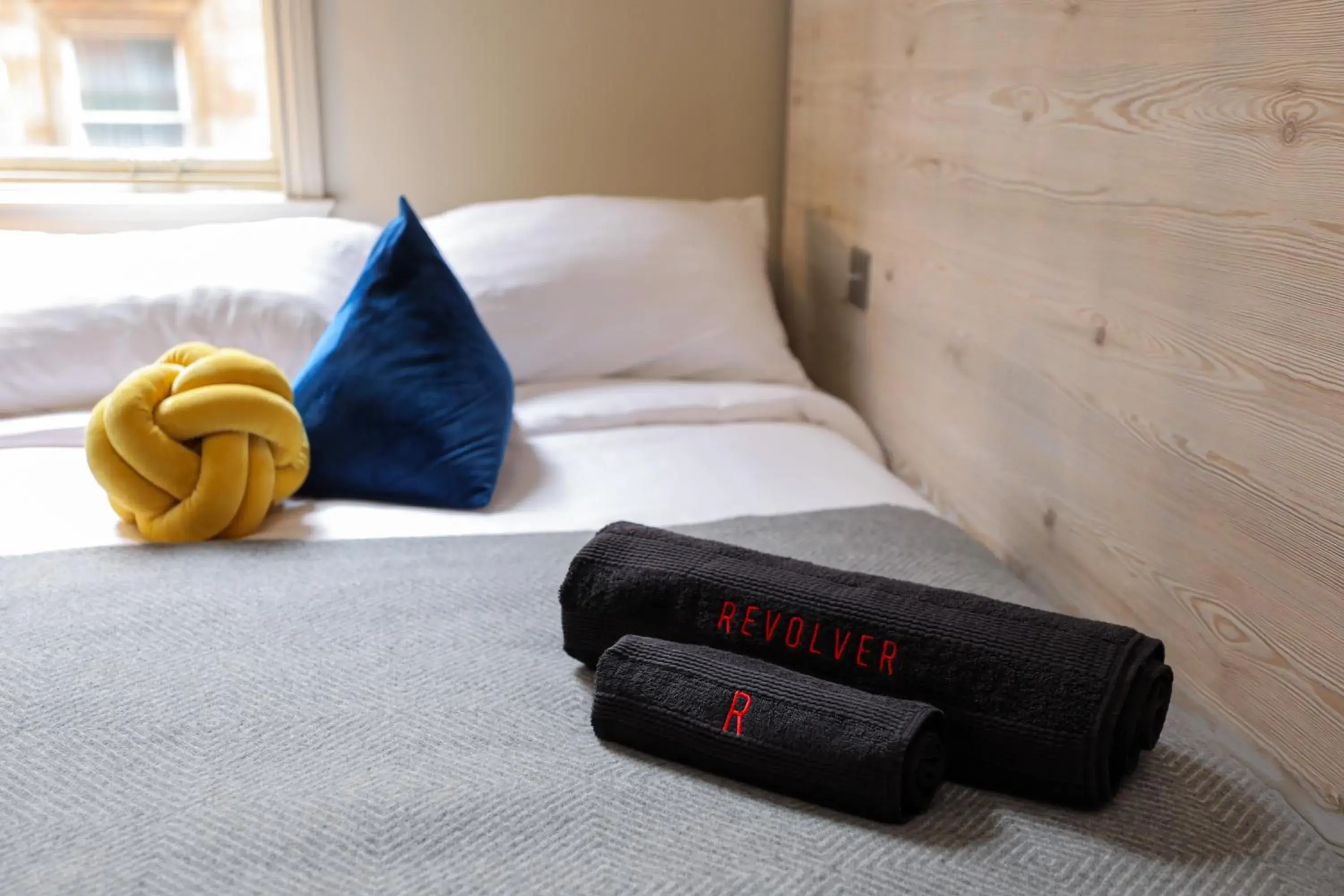 Private Double Bed - Shared Facilities in Revolver Private Double Bed - Shared Facilities in Revolver